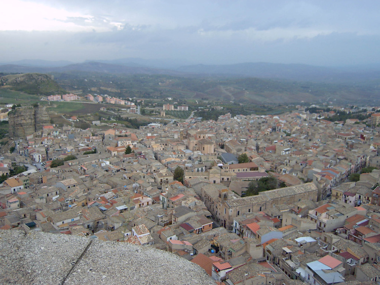 Корлео̀не е италиански град на остров Сицилия в близост до Палермо
