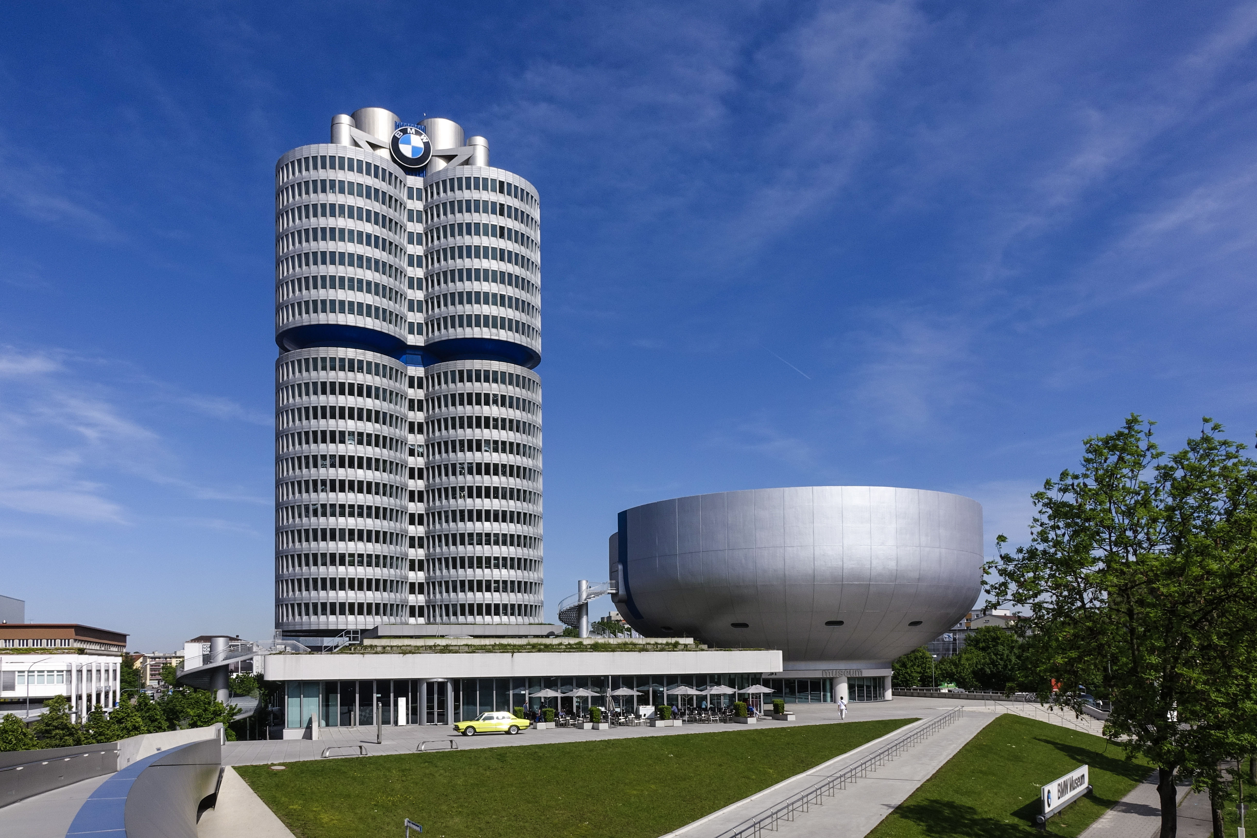 Централата на BMW в Мюнхен е един от символите на баварската икономика