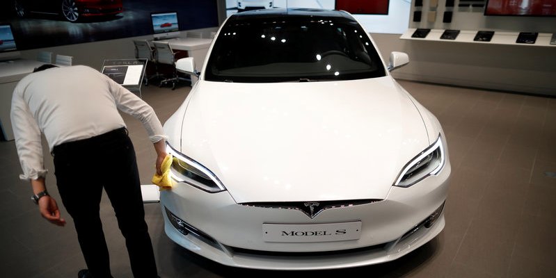 Tesla губи по $8000 в минута
