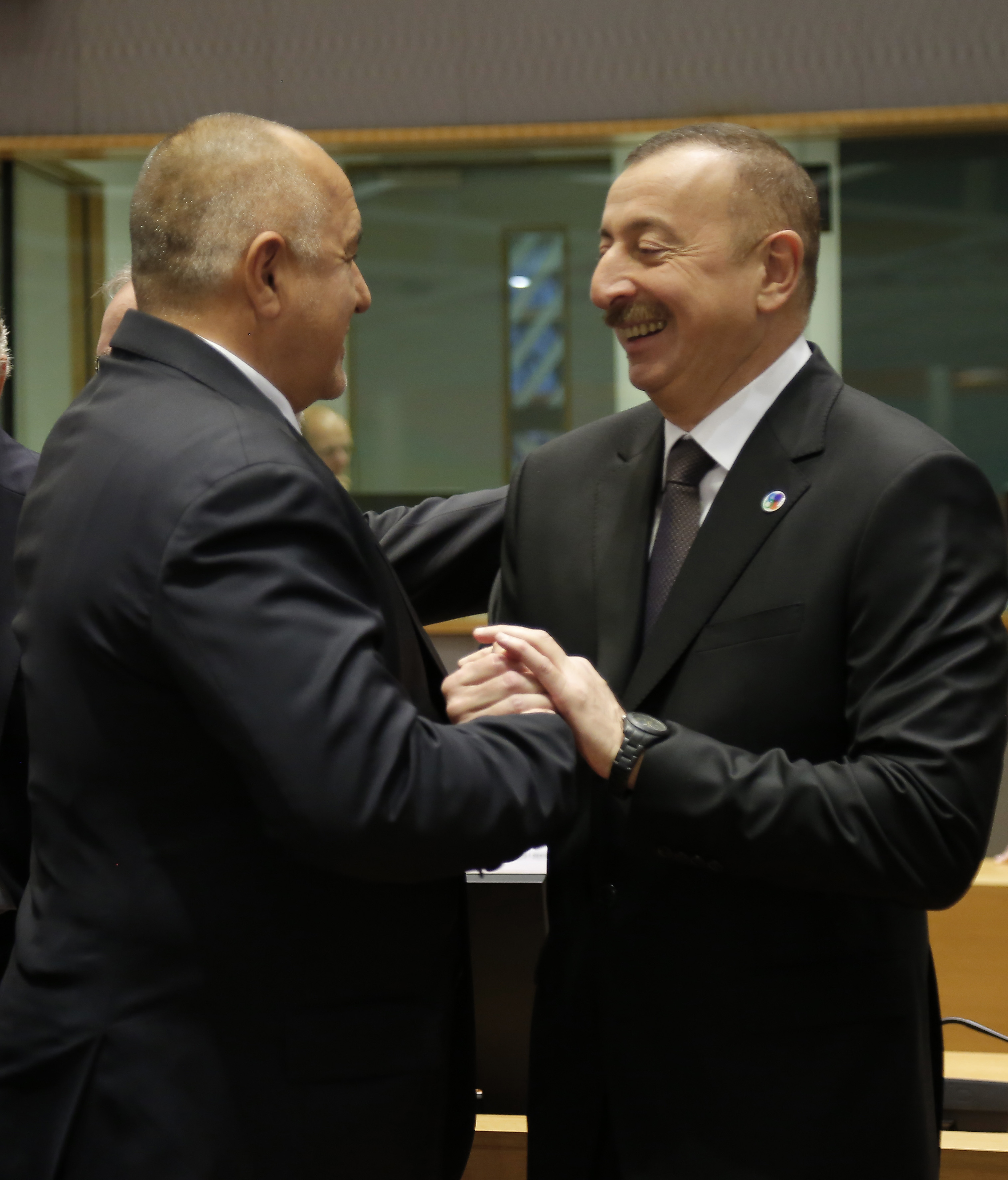 Премиерът Бойко Борисов разговаря с Илхам Алиев, президент на Азербайджан на срещата на Източното партньорство