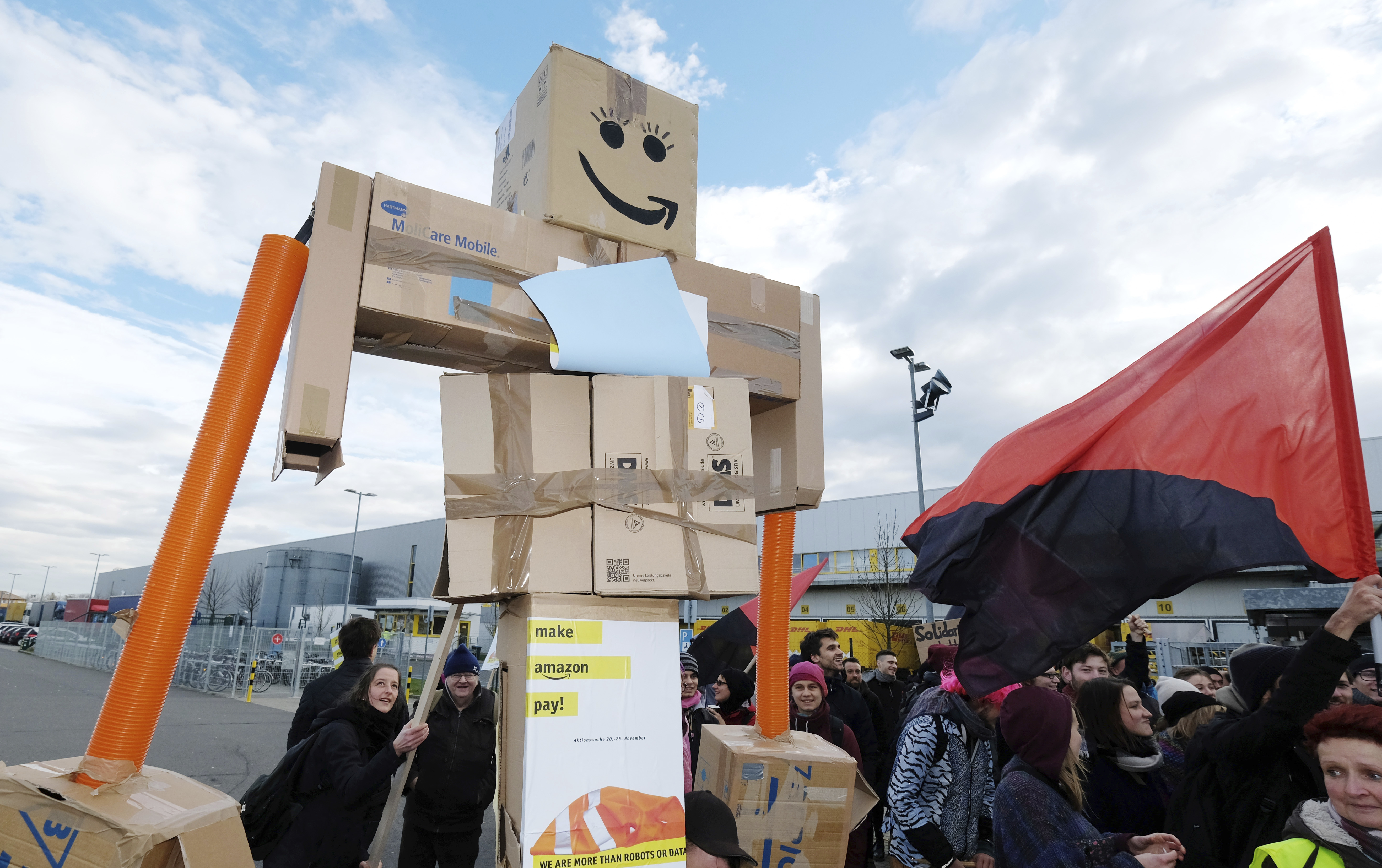 Служителите на Amazon в Германия стачкуват