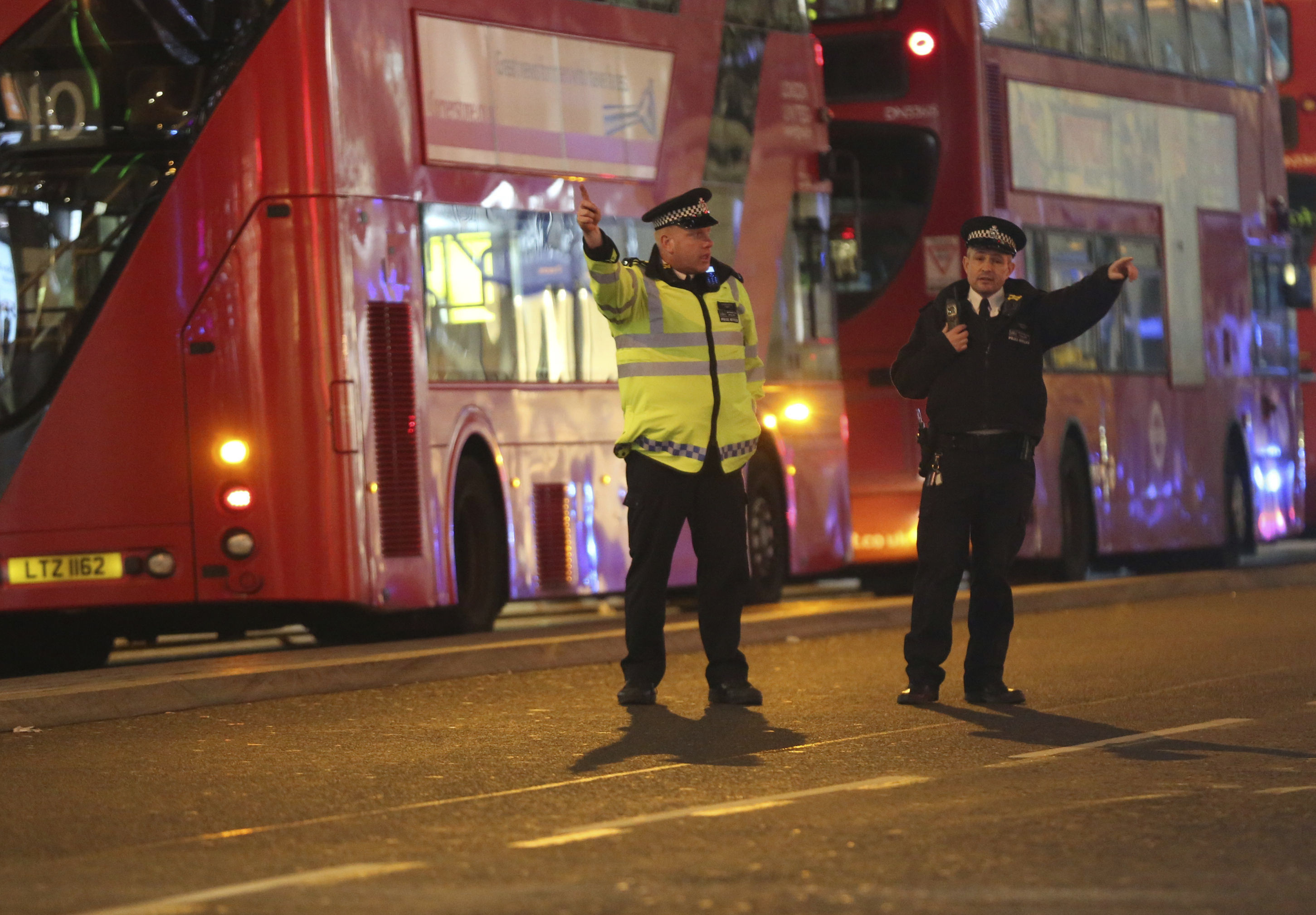 Евакуация в метрото в Лондон след фалшива тревога за стрелба