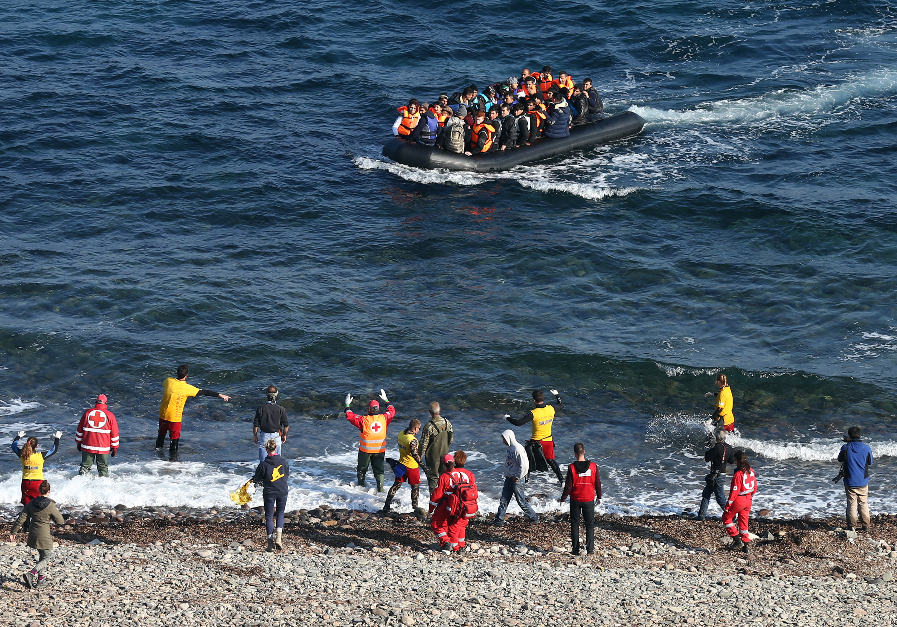 Български кораб спасил десетки мигранти в Егейско море