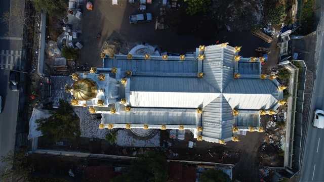 ”Свети Стефан” е единственият православен храм с позлата