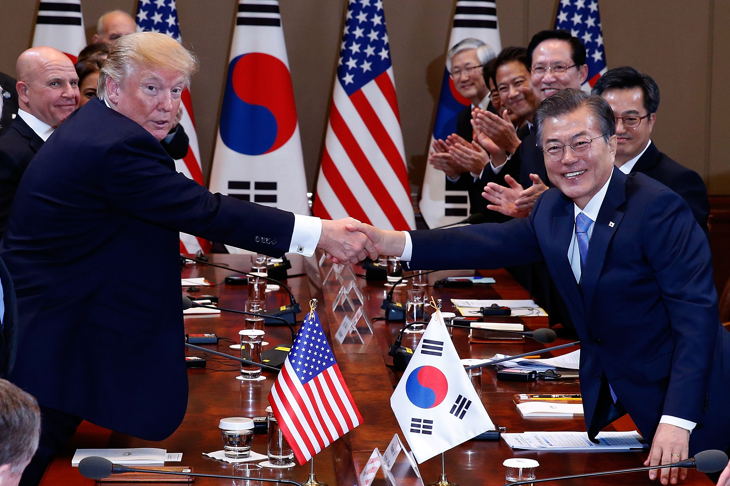 Тръмп зададе правилния въпрос относно обединението по време на посещението си в Южна Корея