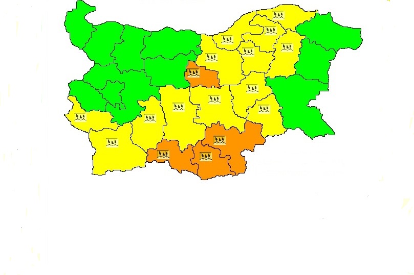Оранжев код за обилни дъждове в 4 области, жълт - за 13