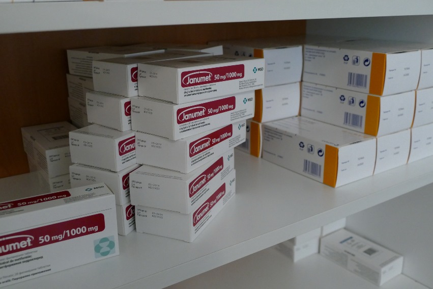паралелният износ на лекарства трябва да бъде забранен, заявиха от Националната аптечна камара