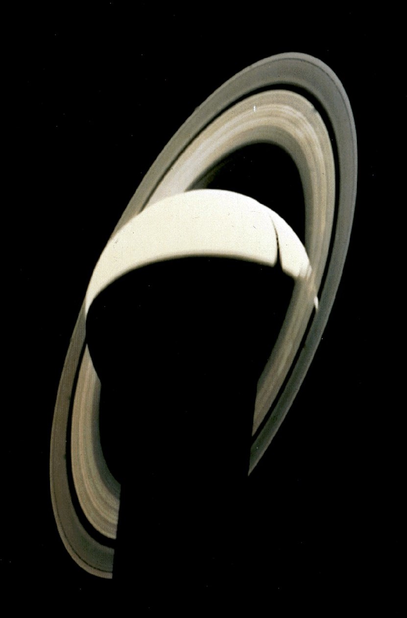 Сатурн, заснет от Voyager-1