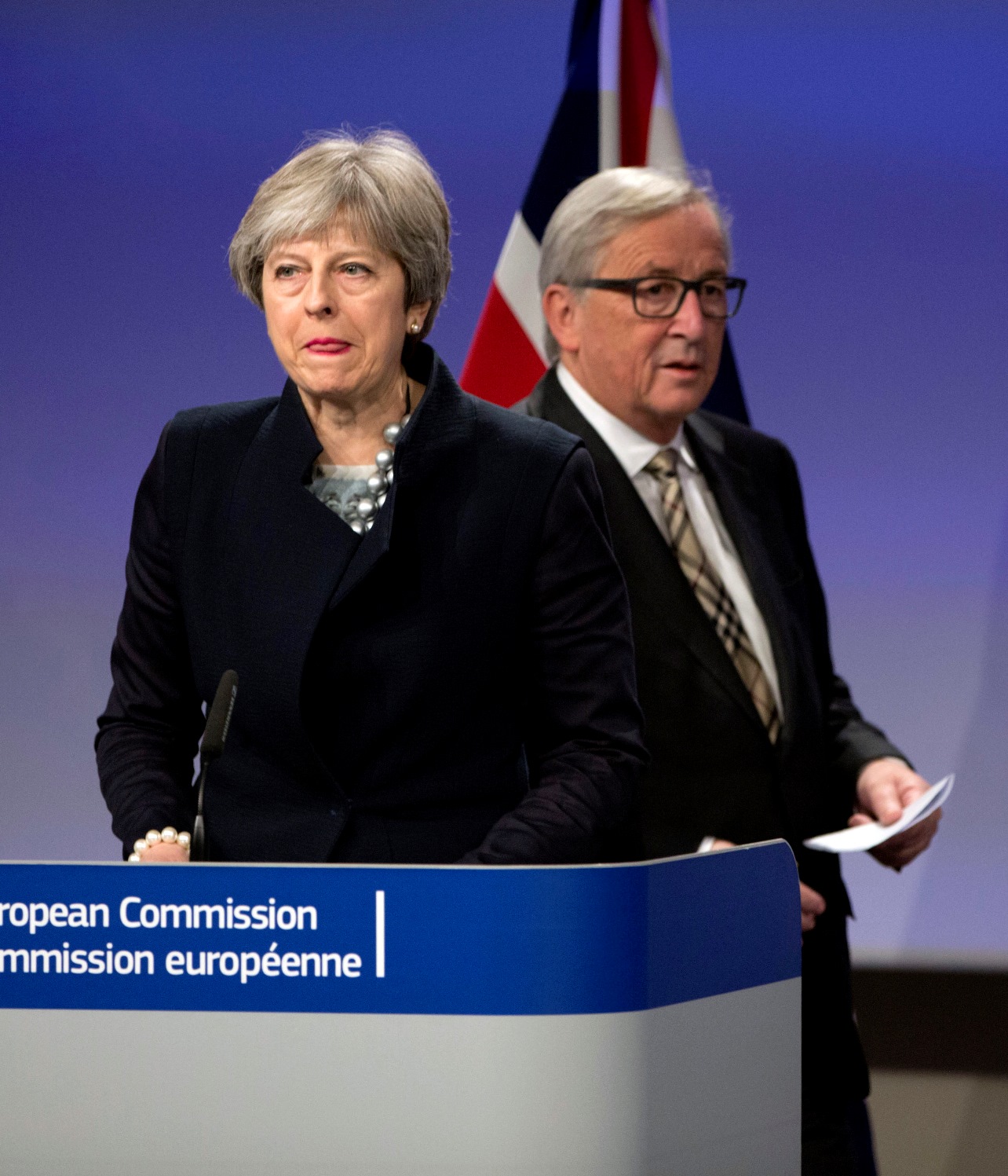 Тереза Мей направи сериозни отстъпки на Юнкер при последните преговори по Брекзит