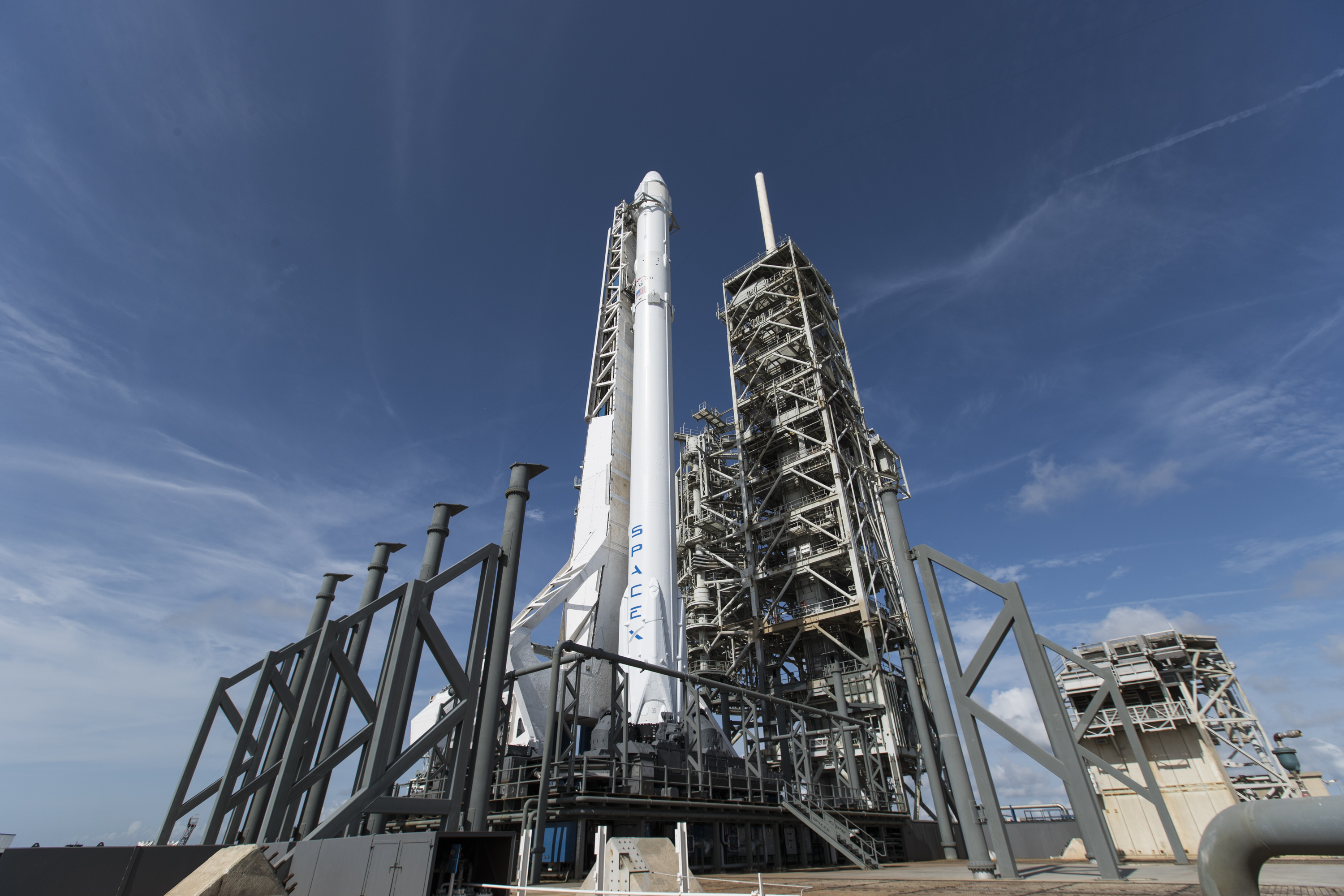 SpaceX изстреля секретен ”товар” на САЩ