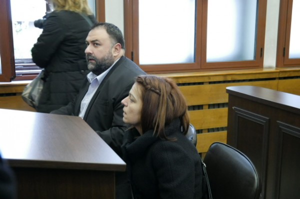Катя Лерца в съда с адвоката си Димитър Марковски
