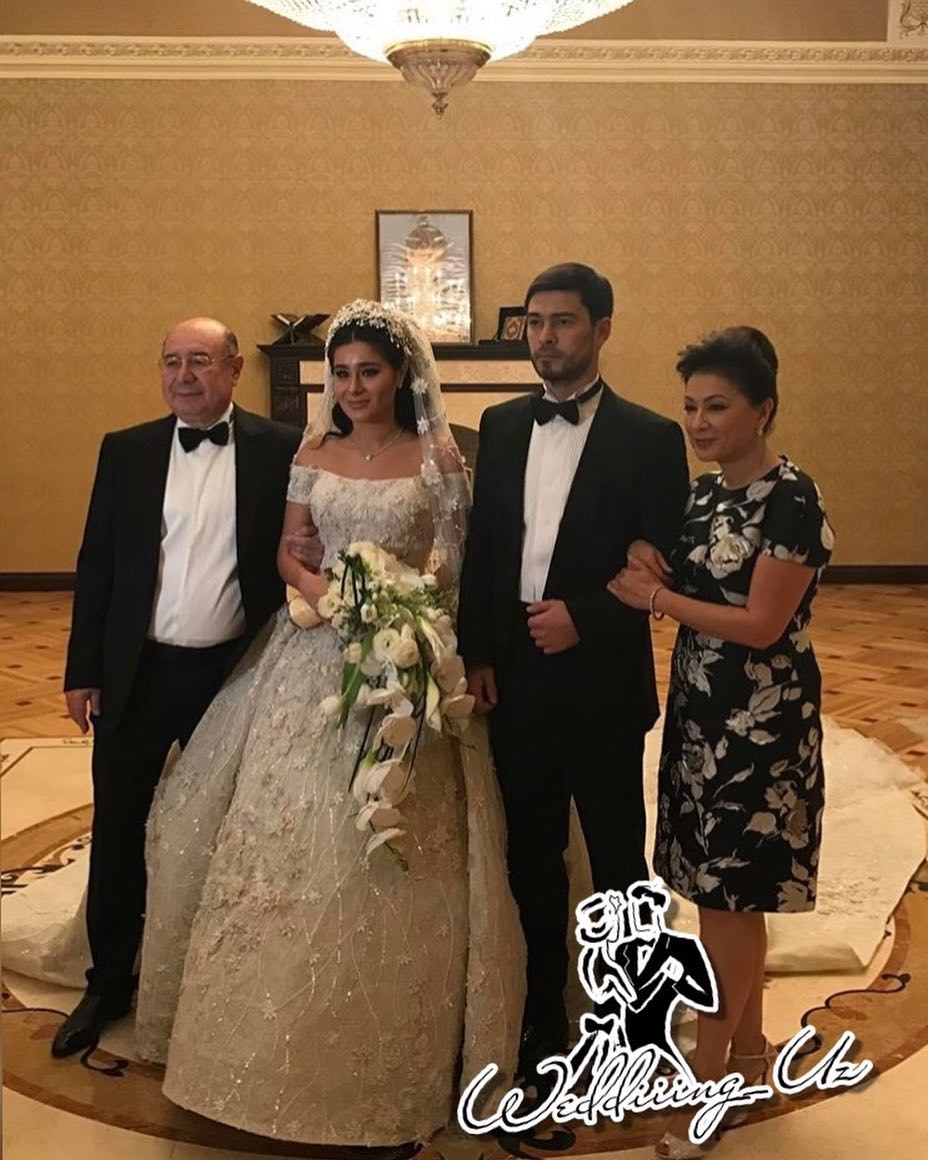 Ганя Усманова и Важа Узаков с родителите на Ганя