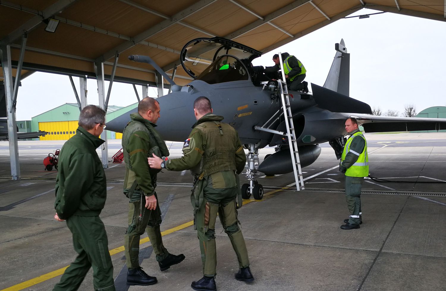 На 18 април 2018 г. президентът Румен Радев изпълни полет с изтребител "Рафал" от базата Сен Дизие