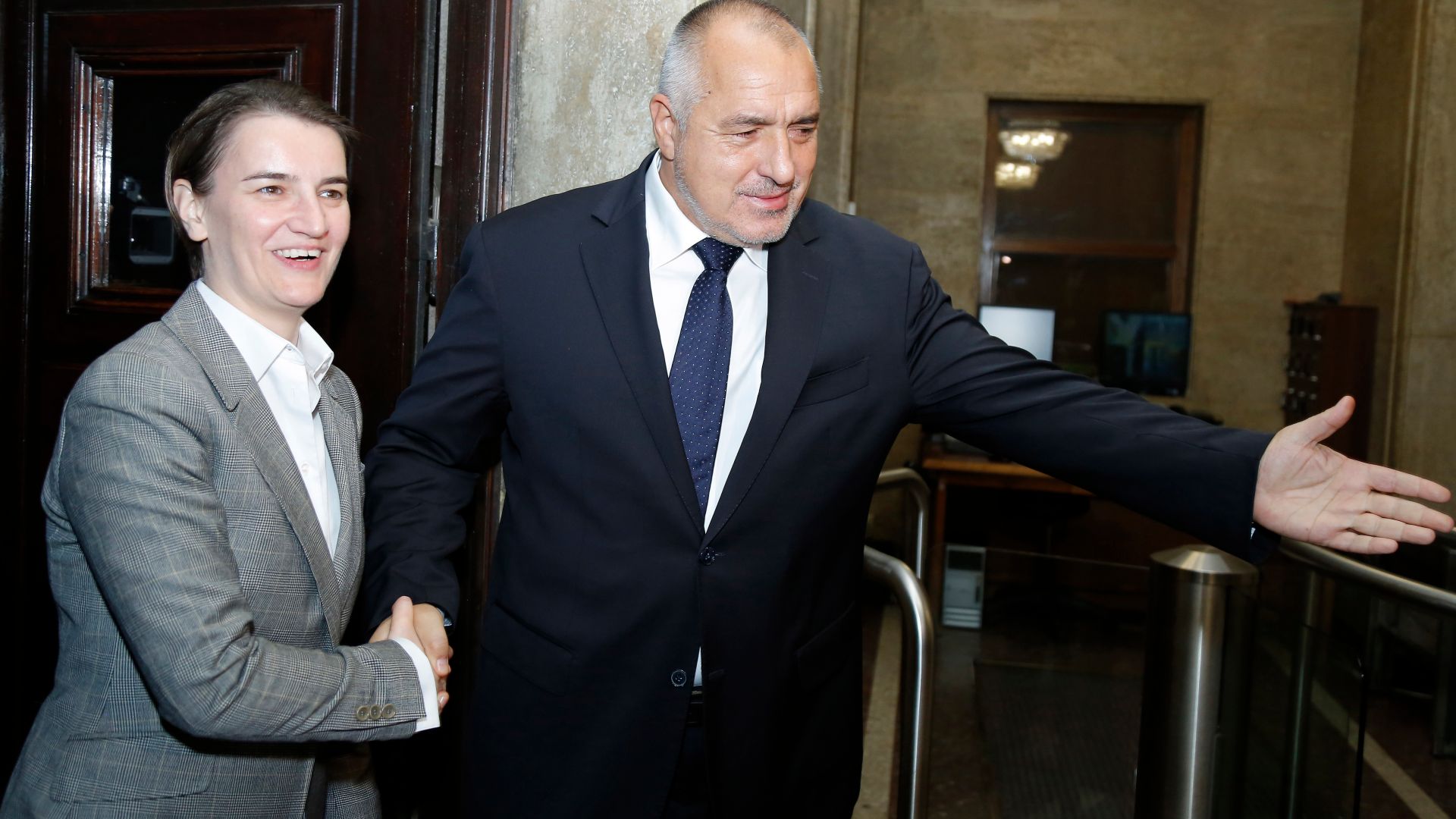 Премиерът Бойко Борисов разговаря със сръбския си колега Ана Бърнабич