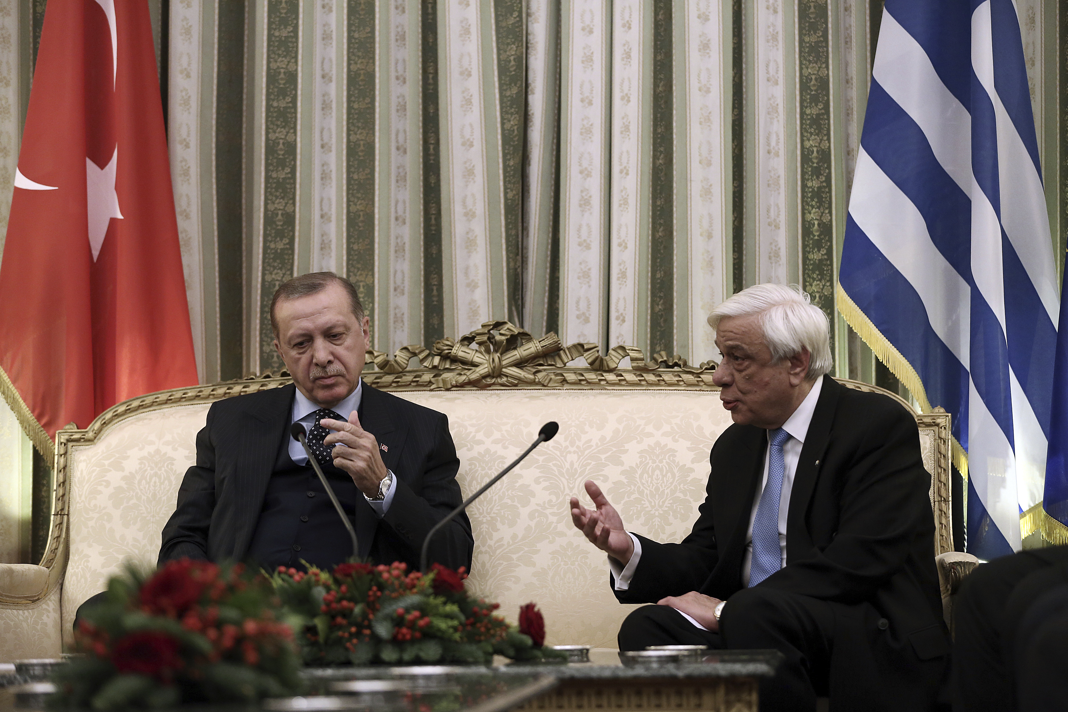 Гръцкият президент Павлопулос домакинства на среща в Атина на турския си колега Ердоган