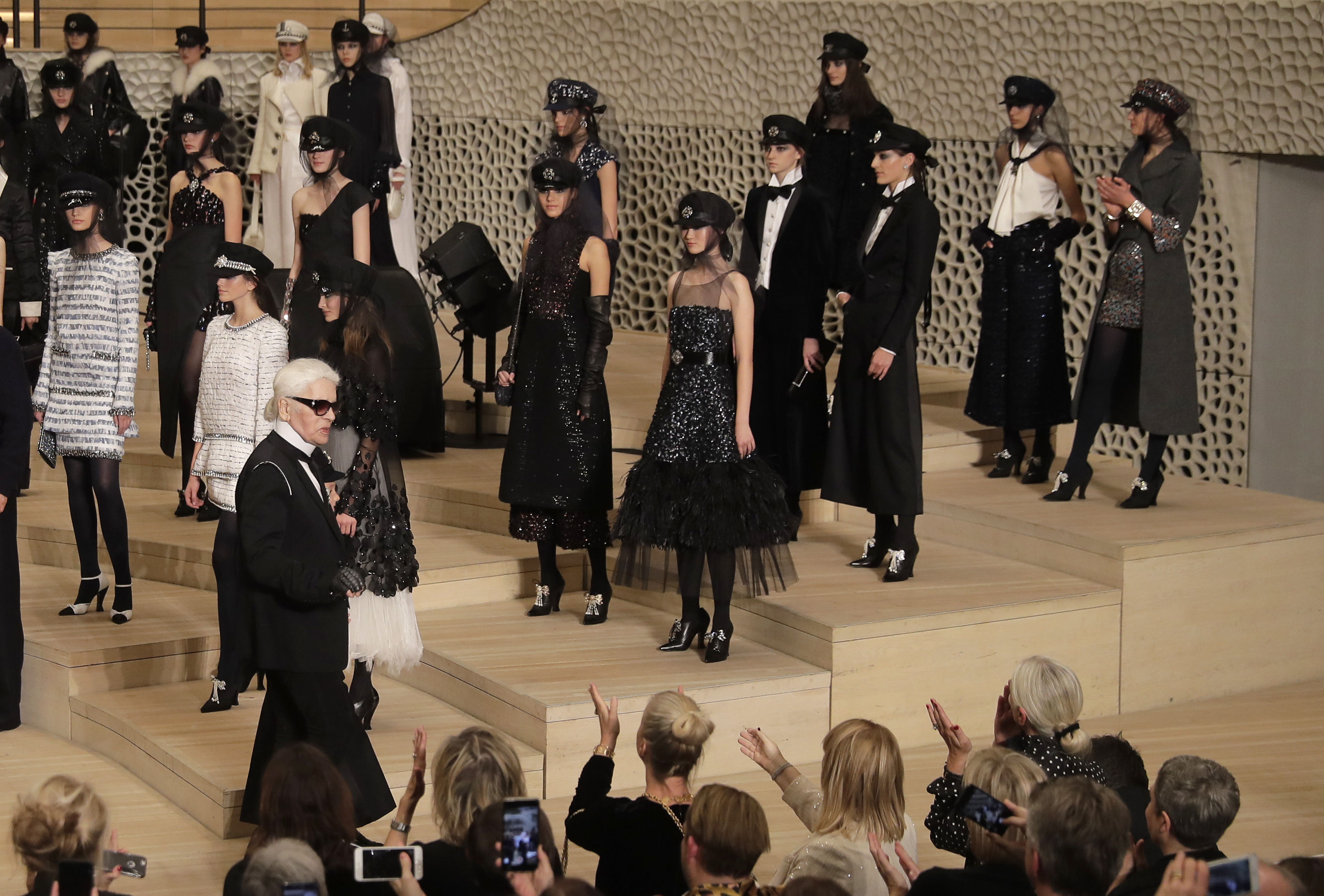 Карл Лагерфелд представи новата колекция на Chanel в родния си Хамбург
