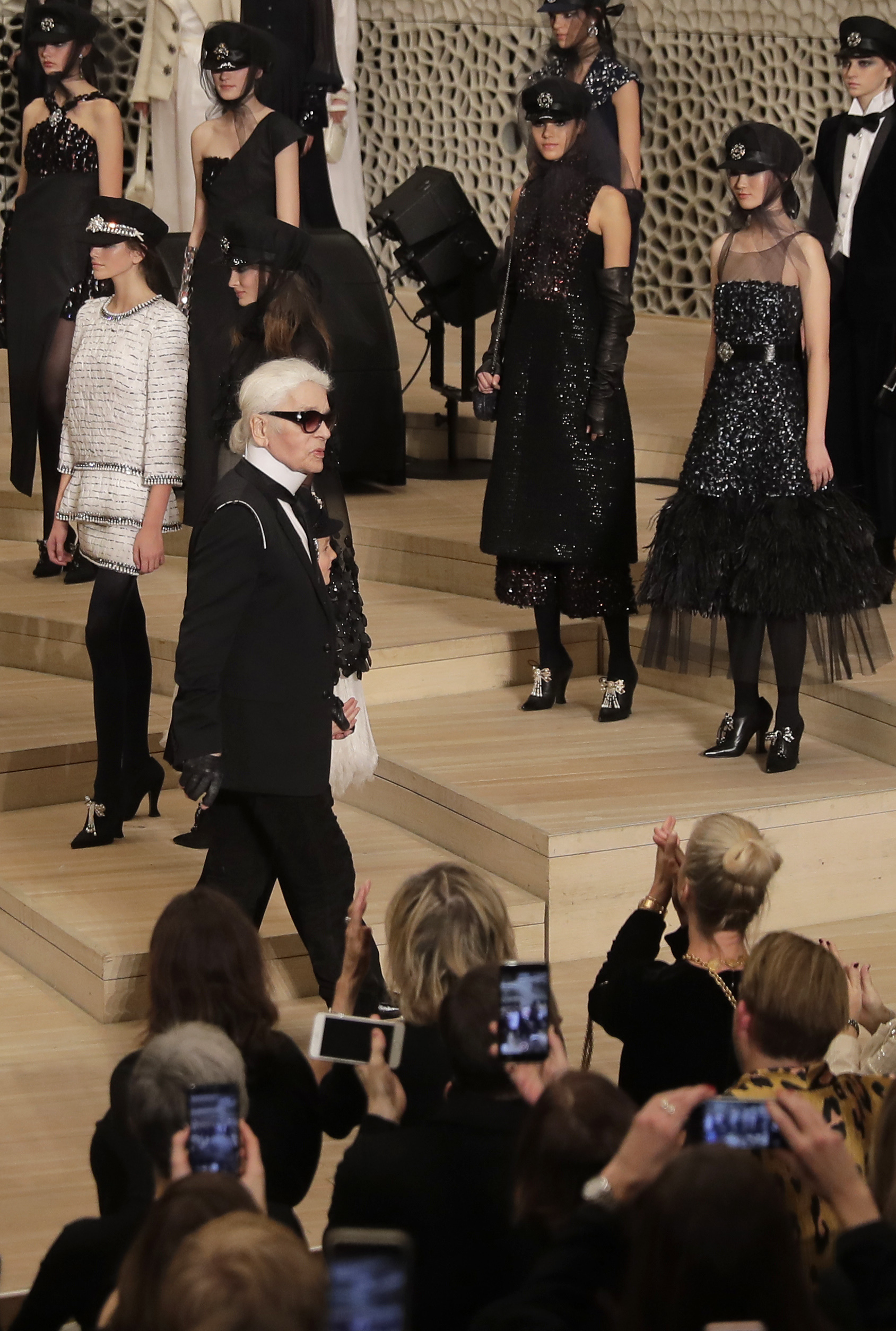 Карл Лагерфелд представи новата колекция на Chanel в родния си Хамбург