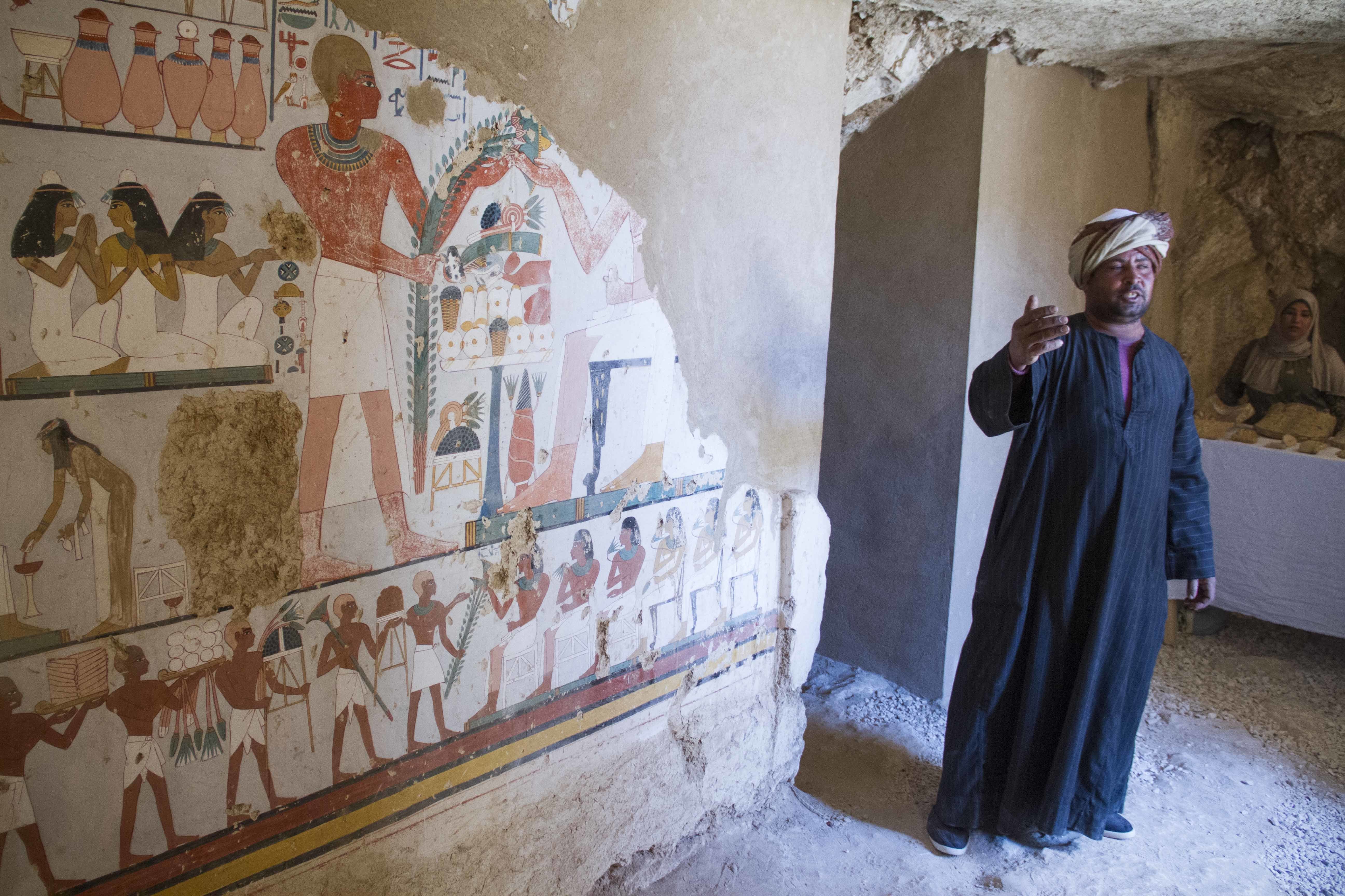 Откриха запазени гробници с артефакти в Луксор