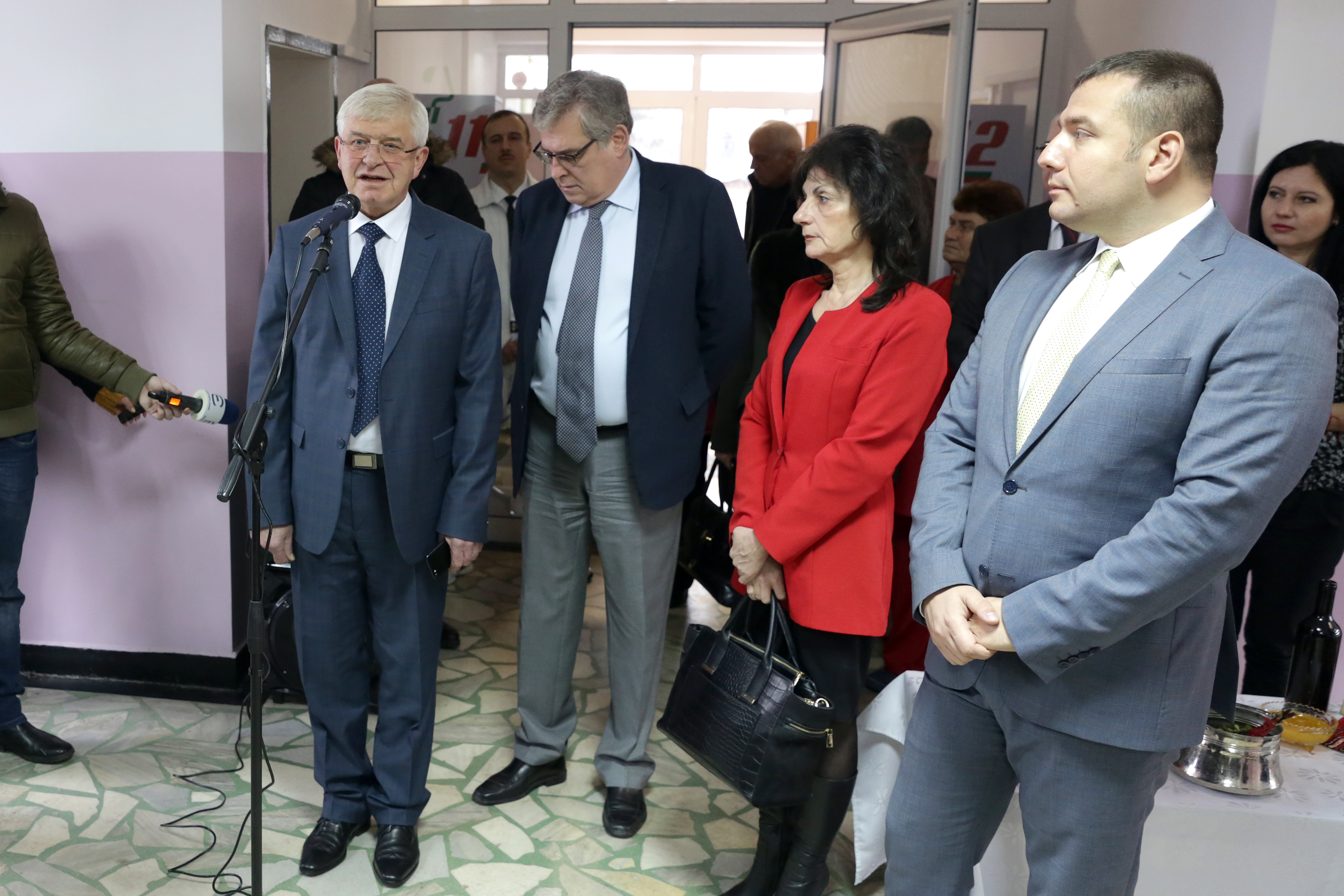 Министърът на здравеопазването Кирил Ананиев съобщи, че проектът за промени в ТЕЛК се изтегля от кабинета