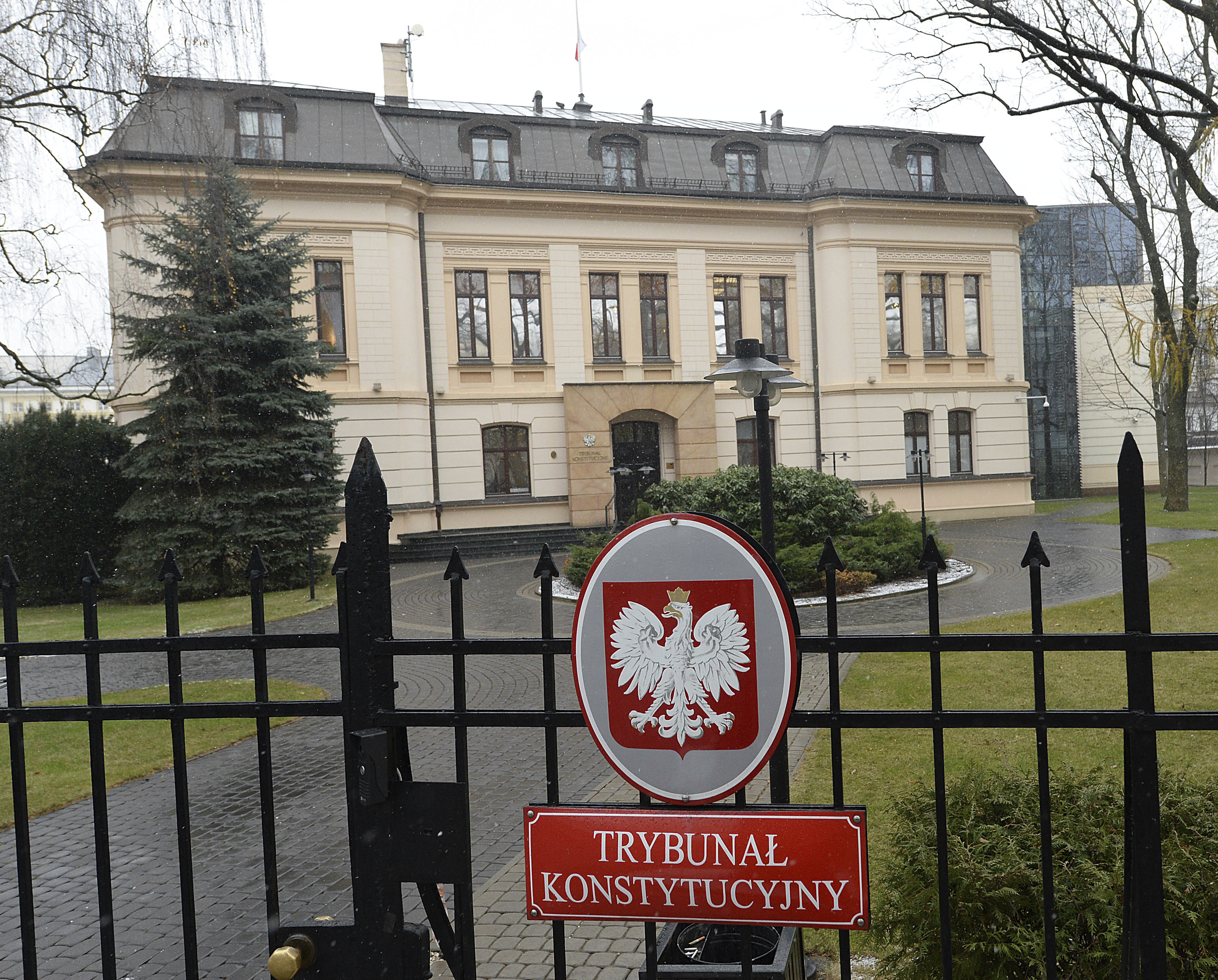 Конституционният съд на Полша, чиито правомощия се превърнаха в ”ябълката на раздора” с ЕС