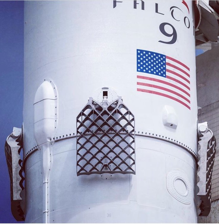 SpaceX показа новата ракета Falcon Heavy