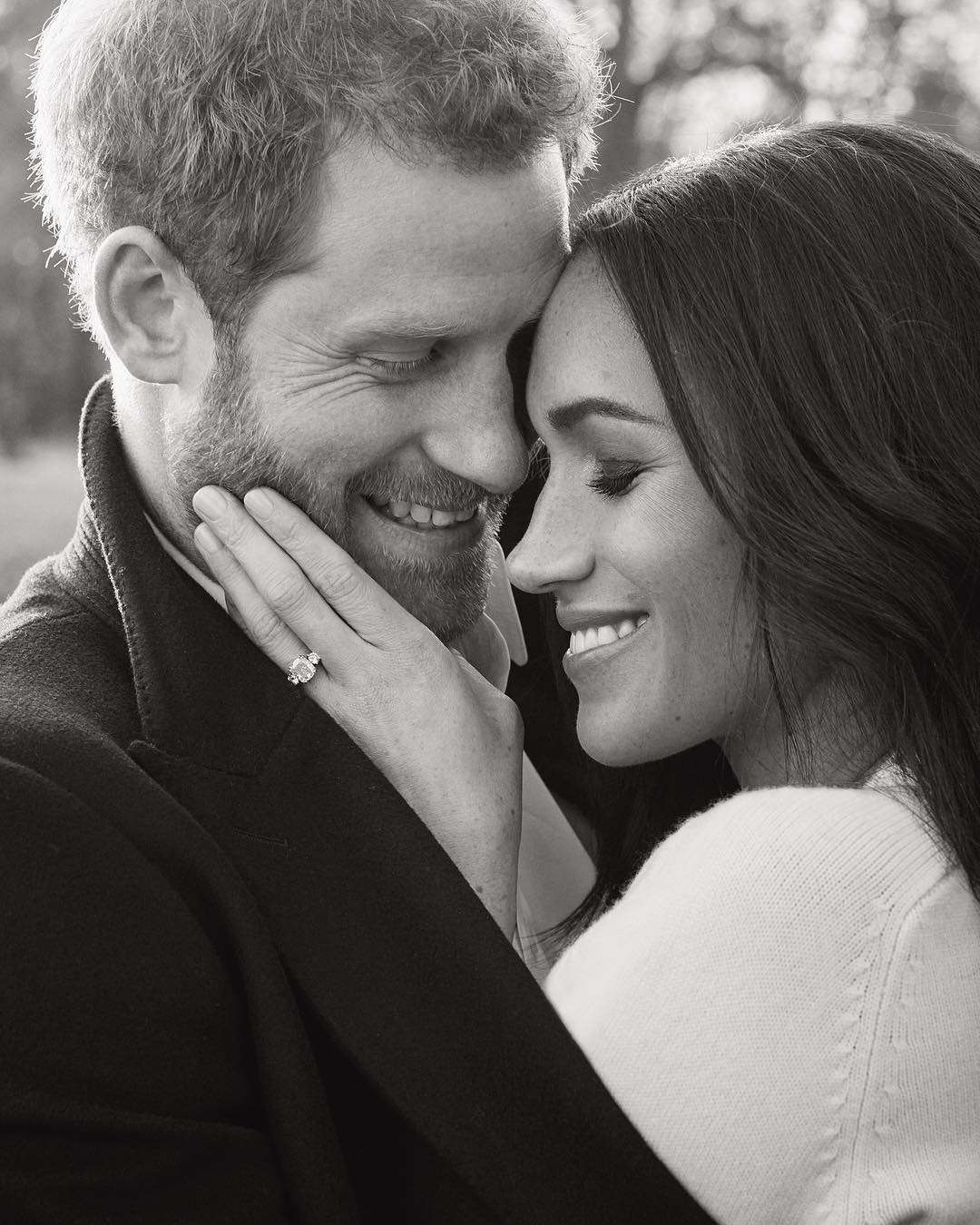 Принц Хари и Меган разпространиха официалните си годежни снимки