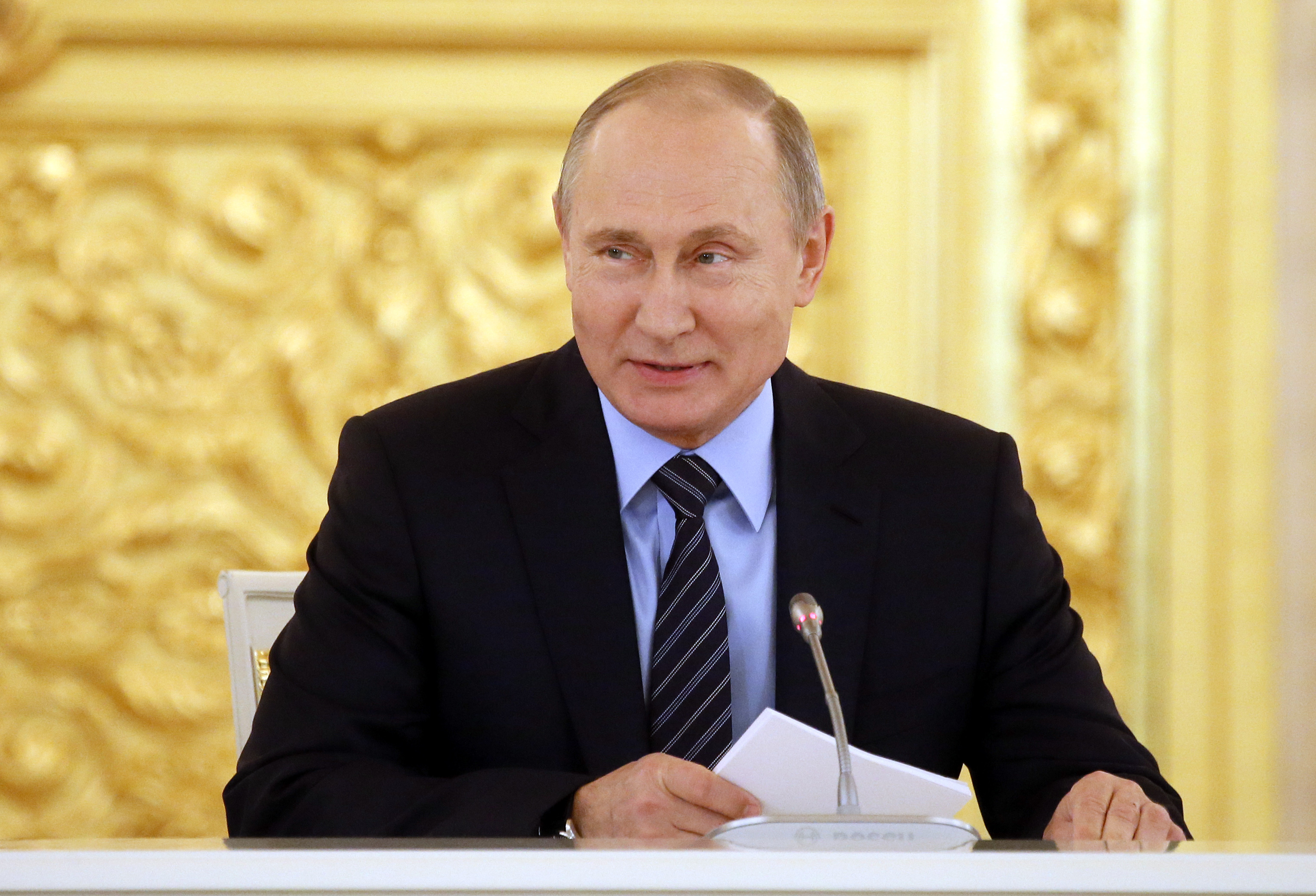 В средата на ноември Медведчук се обърна към президента на Русия Владимир Путин с молба за съдействие