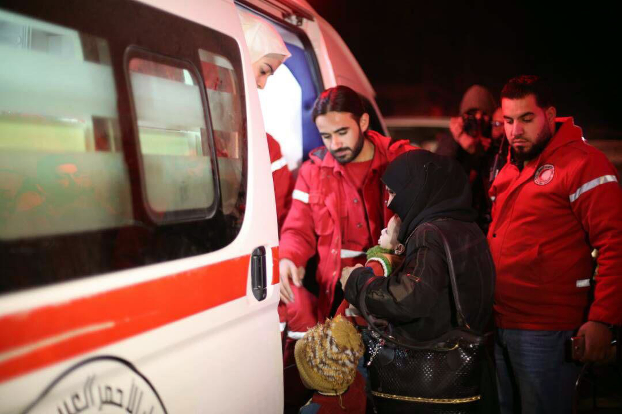 Медицинска евакуация на сирийци от територия под властта на бунтовниците към Дамаск, Сирия