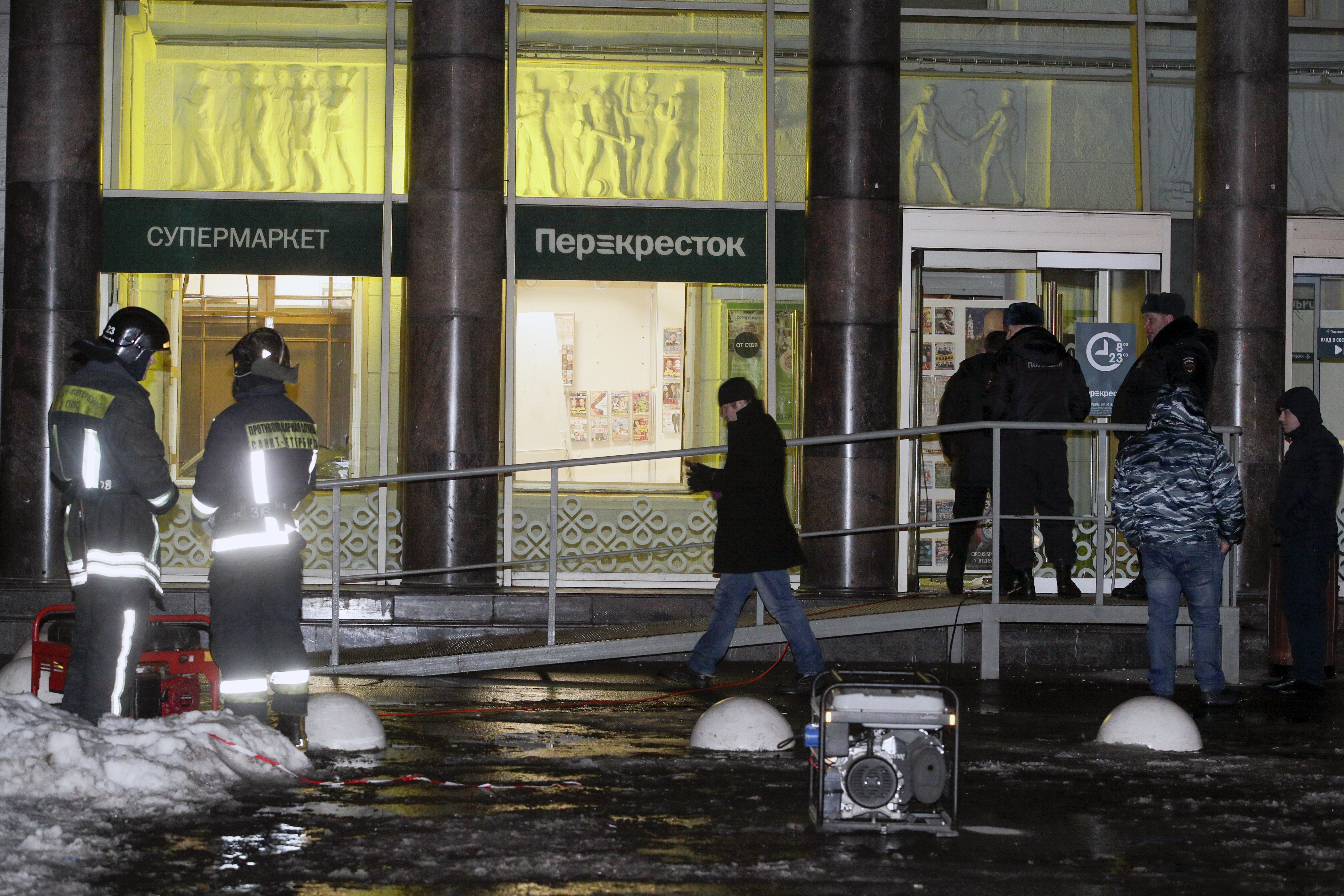 13 са ранени при взрива в супермаркет в Санкт Петербург