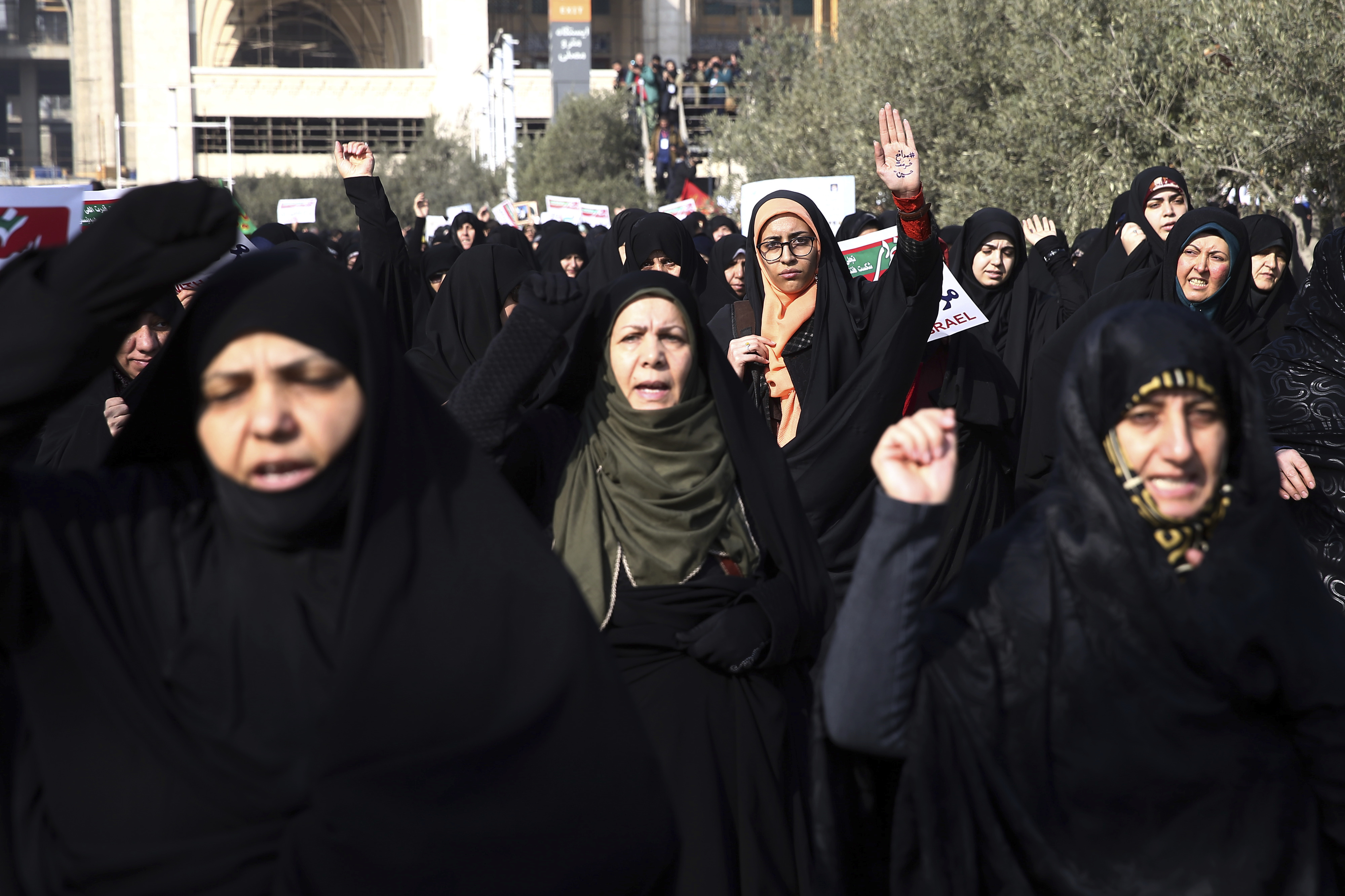Иран мусульманская. Иран после исламской революции. Женщины в Иране после исламской революции. Иранские женщины после революции. Иранские девушки до исламской революции.