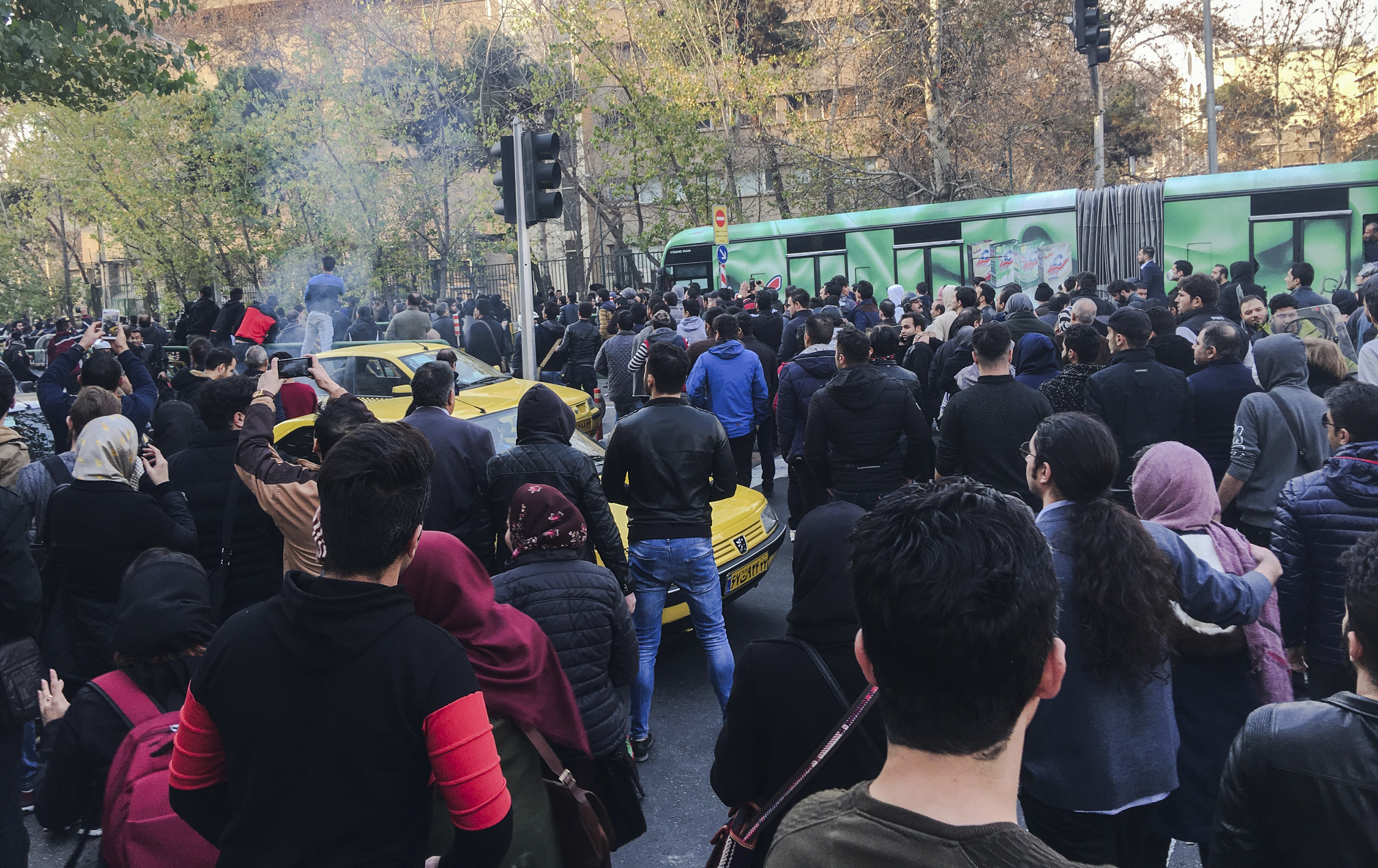 Ситуация в иране последние новости. Массовые протесты в Иране. Митинги в Иране. Иран изоляция.
