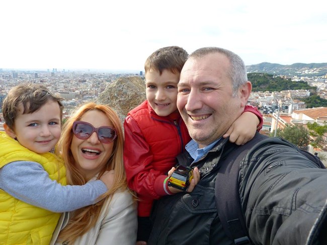 Нели Хаджийска със семейството си в Барселона