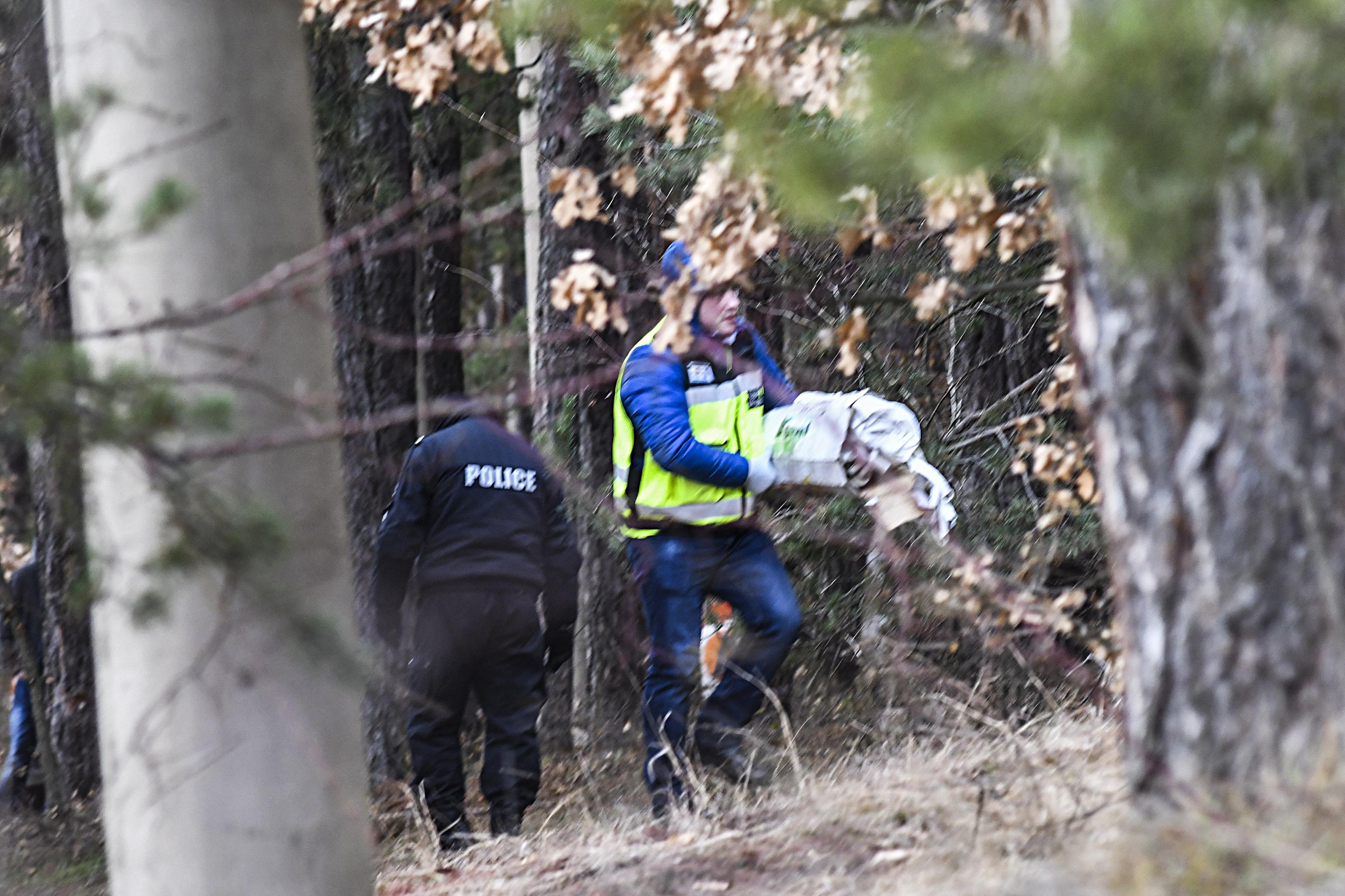 Криминалисти иззеха доказателства от мястото, където бяха намерени джипът на семейството от Нови Искър и тялото на Кети Кюхова