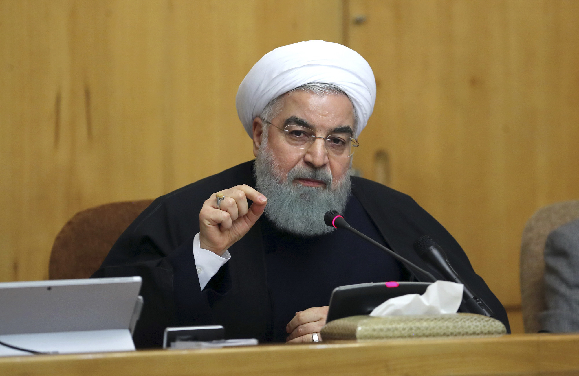 Президентът Хасан Рухани говори на съвещание на иранския кабинет, посветено на протестите и насилието в страната