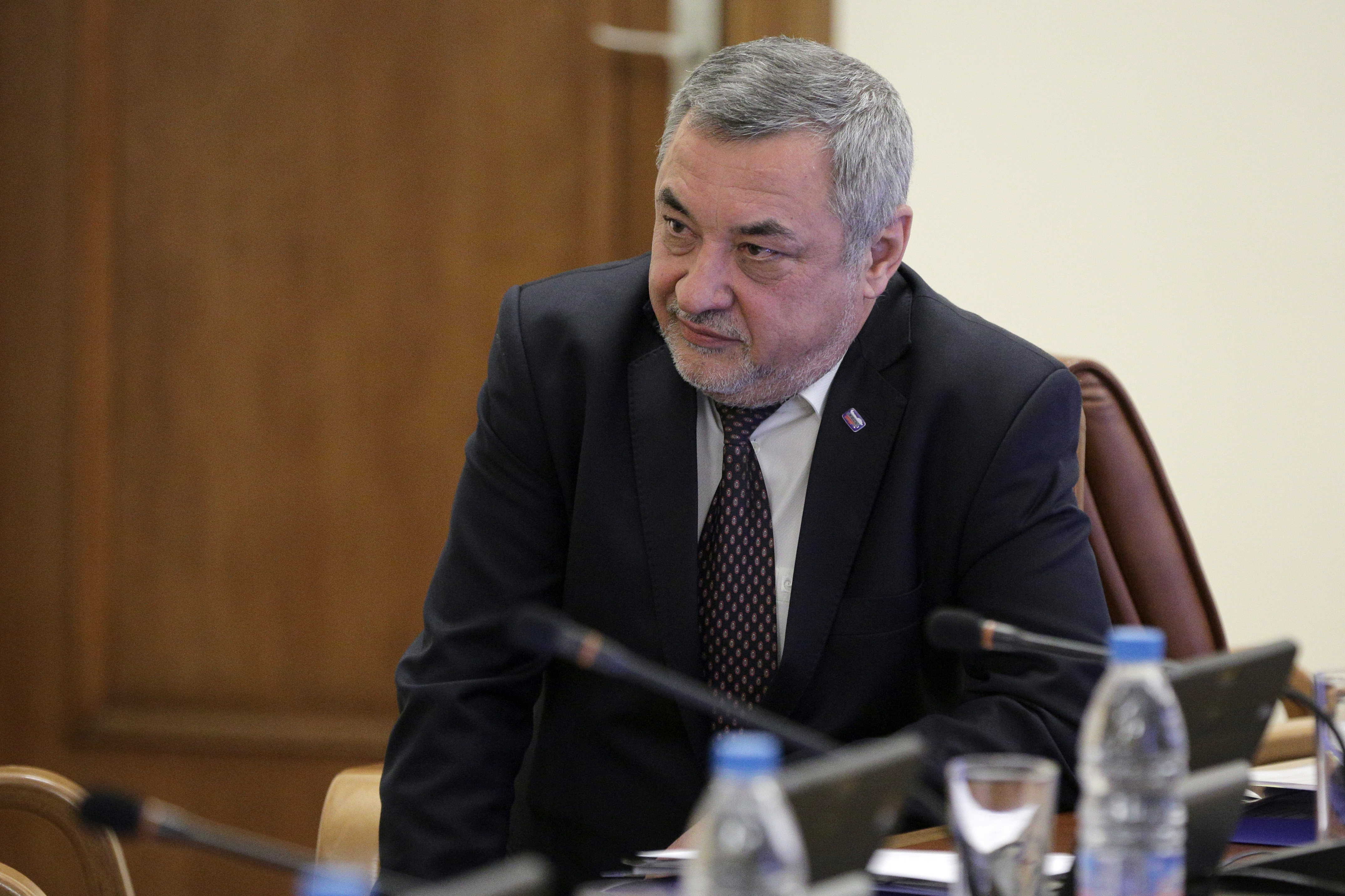Валери Симеонов отрече да е бил на тайна среща с Цветан Цветанов, за да уговаря поведението на депутатите от НФСБ