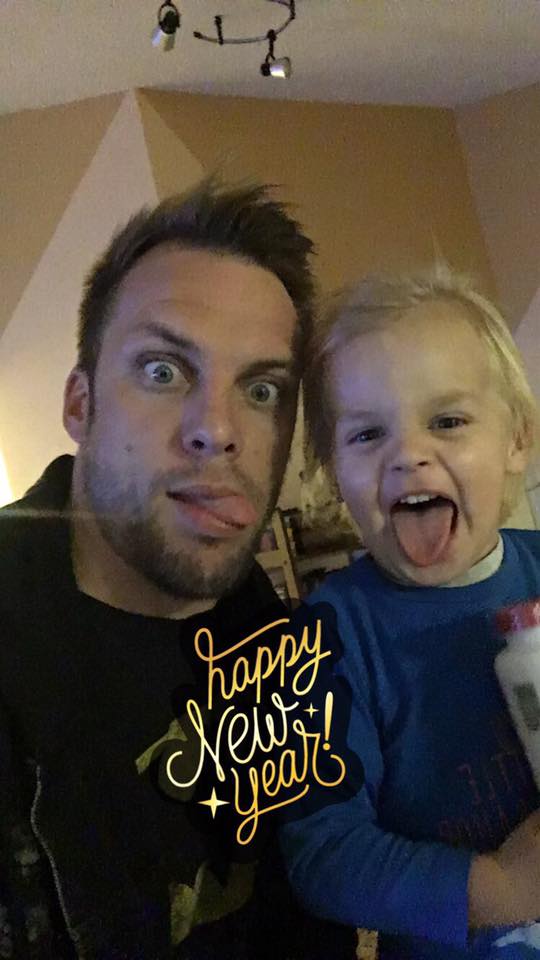 Ваня Джаферович и синът му поздравяват за Нова година