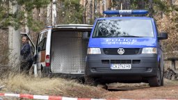 Откриха 7 трупа, погребани в гориста местност край София