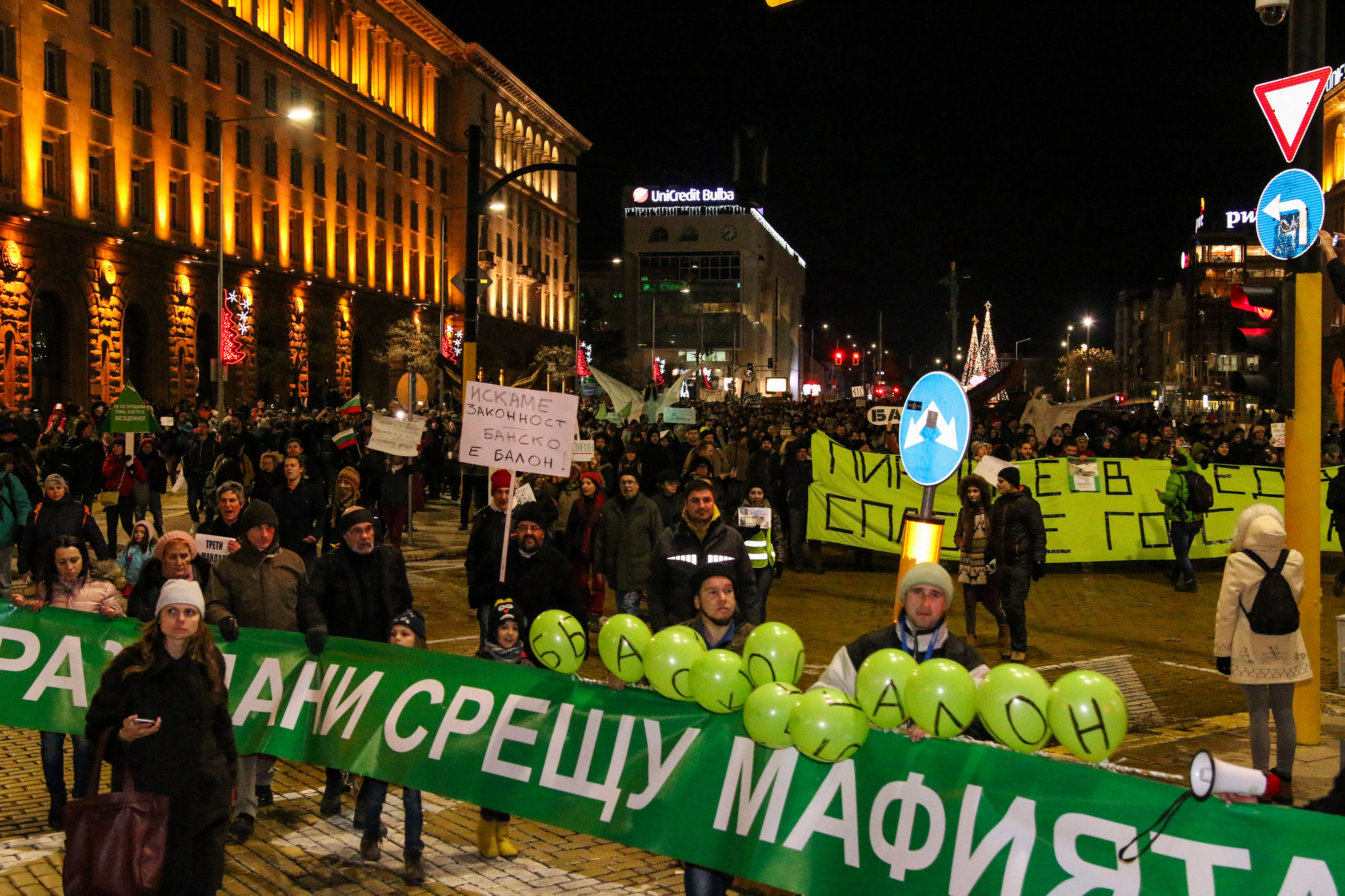 Протестиращи в 10 града: Пирин е в беда