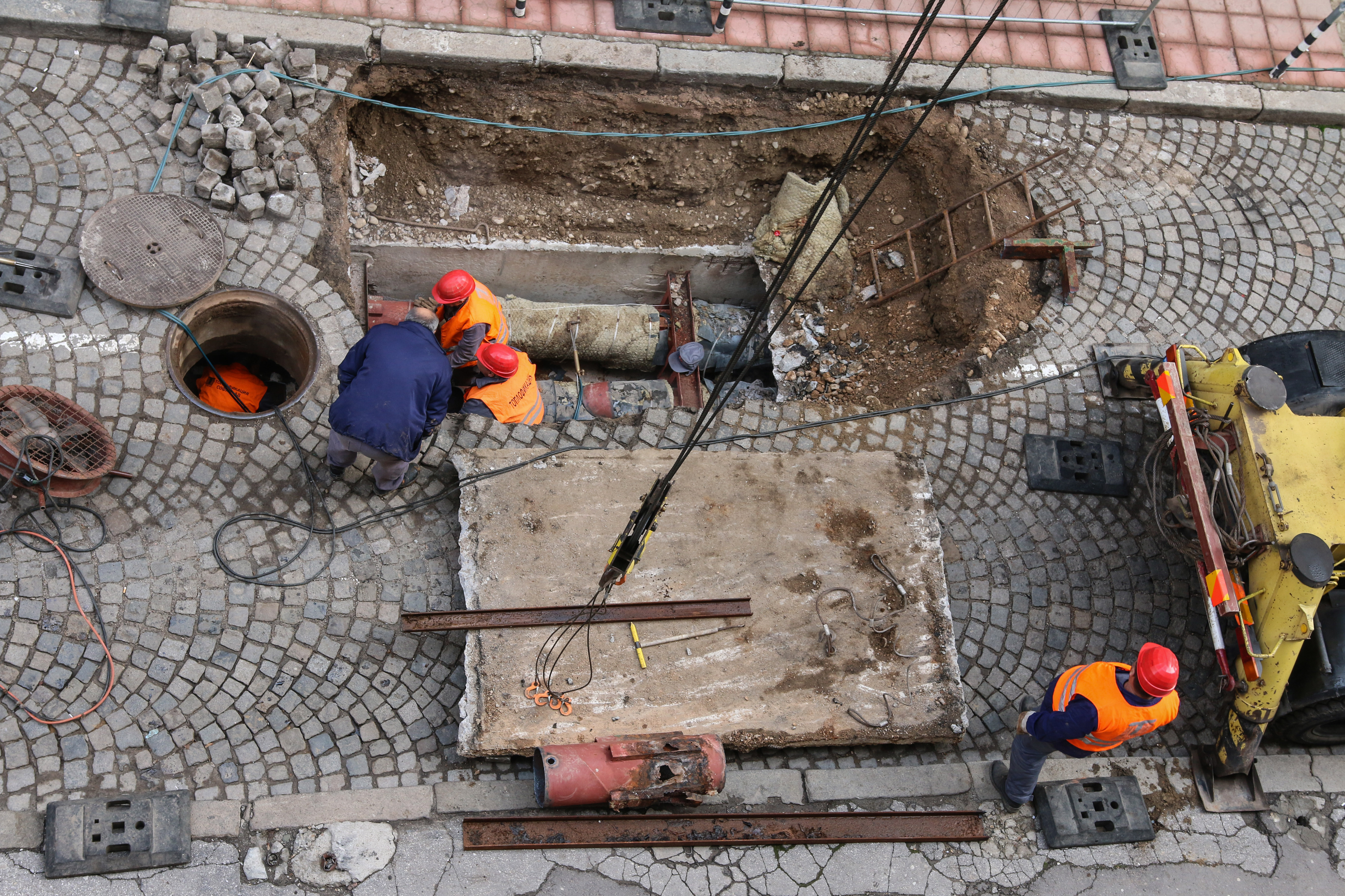 Над 20 екипа работят по ремонтите на улиците в София