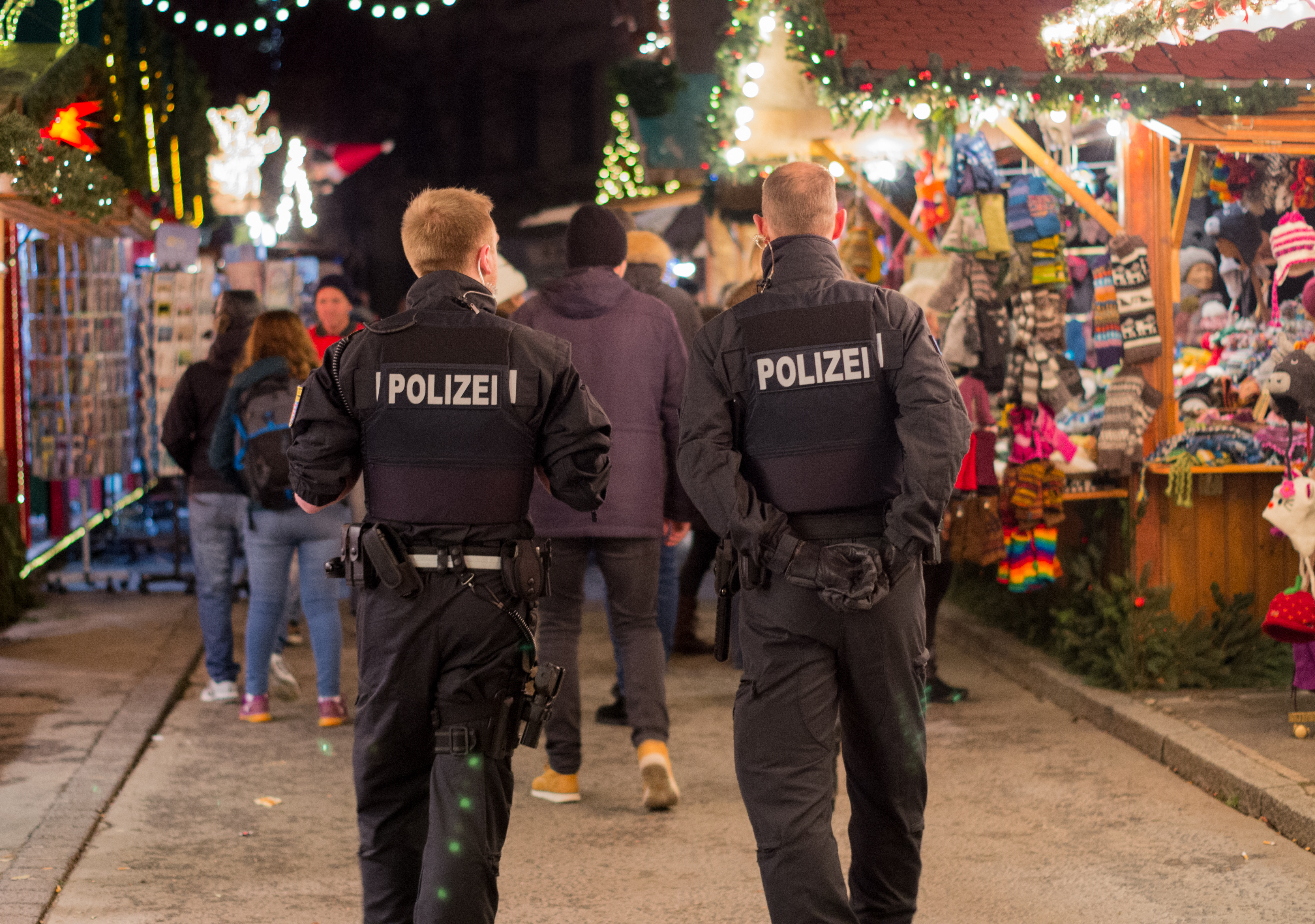 Полицаите в Берлин започват да носят камери