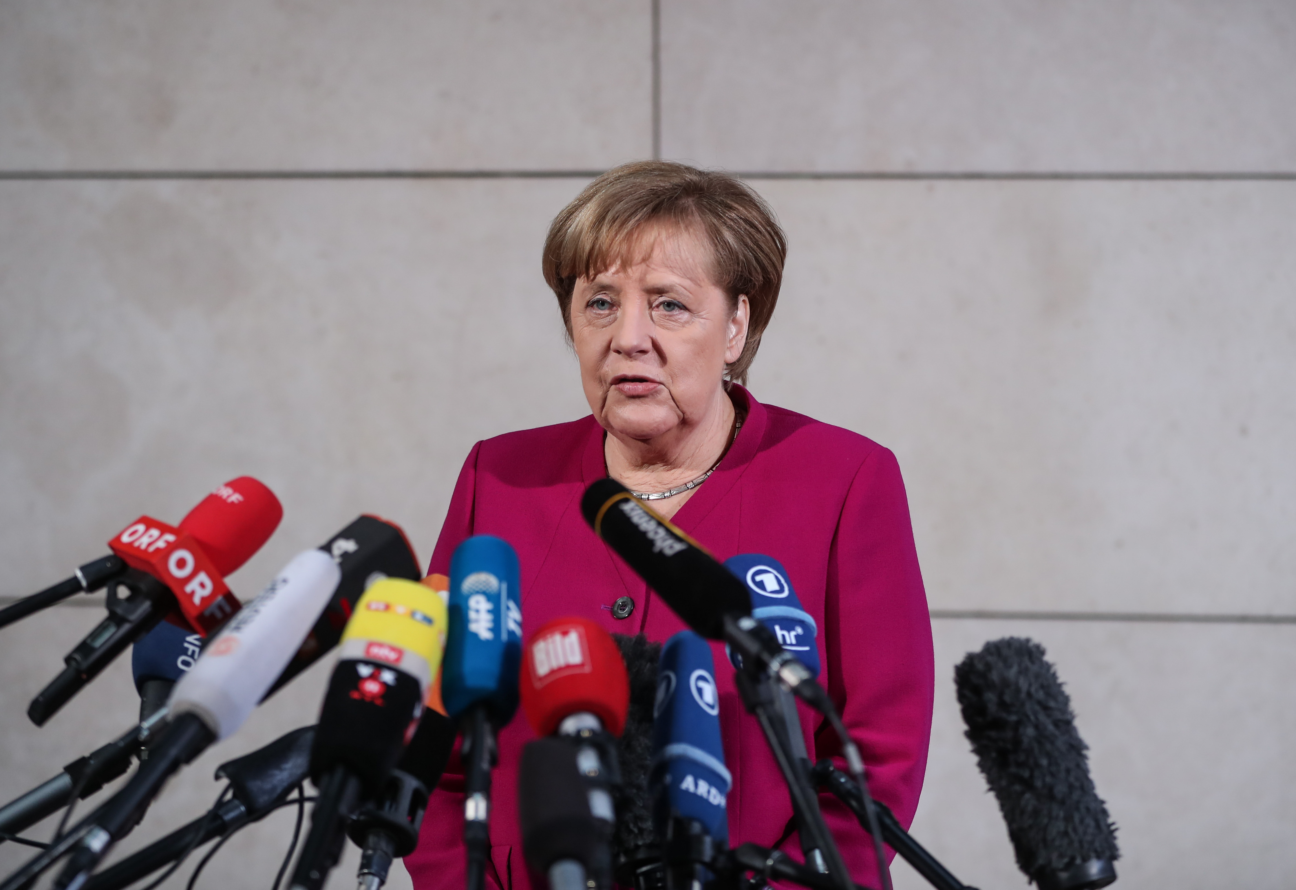 Преговарящите за коалиция в Германия няма да дават интервюта