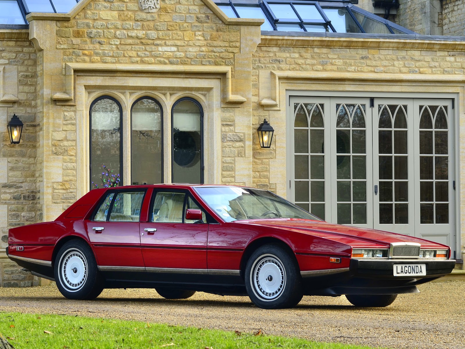 Космическият кораб на 80-те - Aston Martin Lagonda
