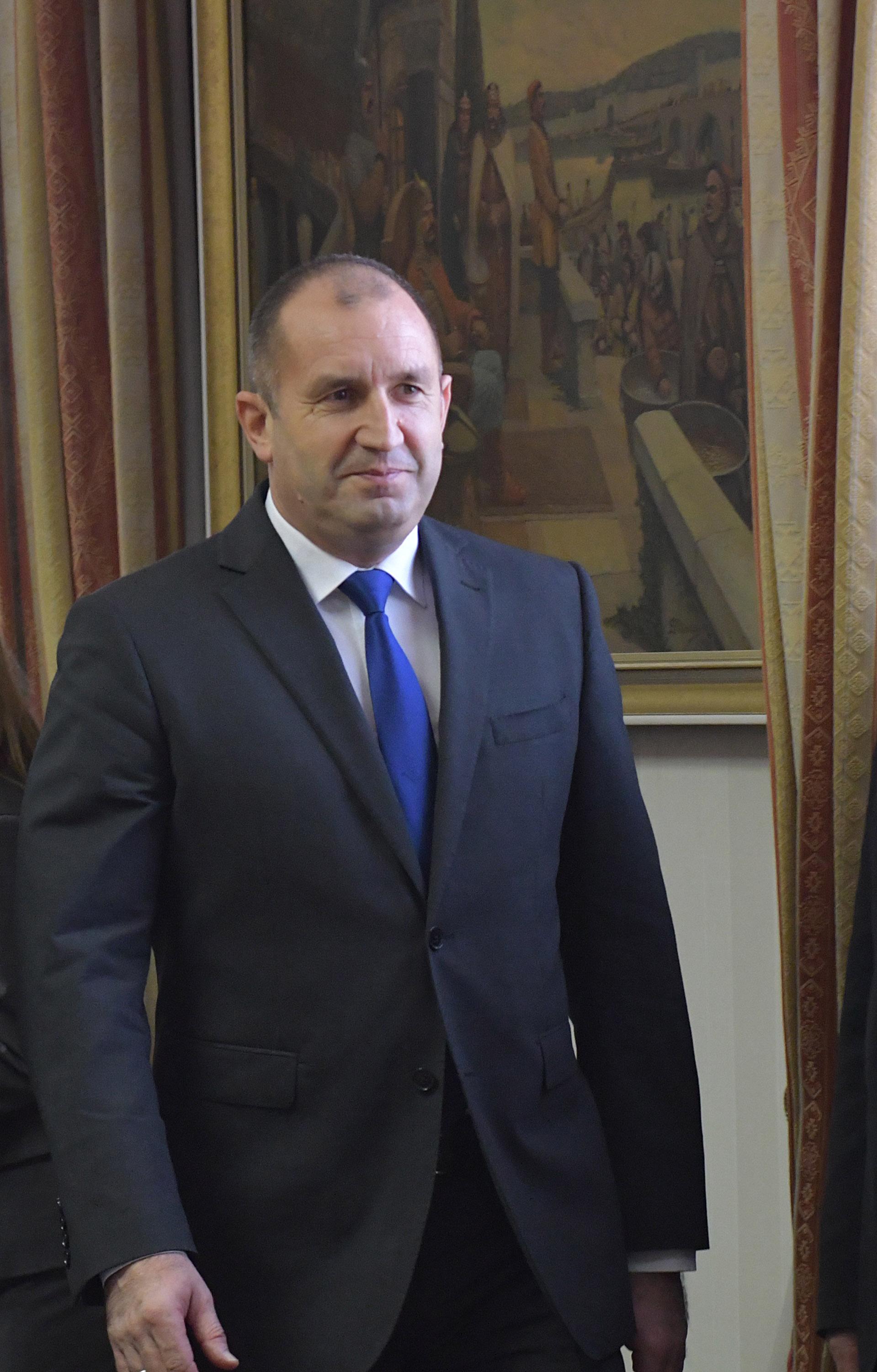 Радев и Алиев обсъдиха самолетната линия и газификацията
