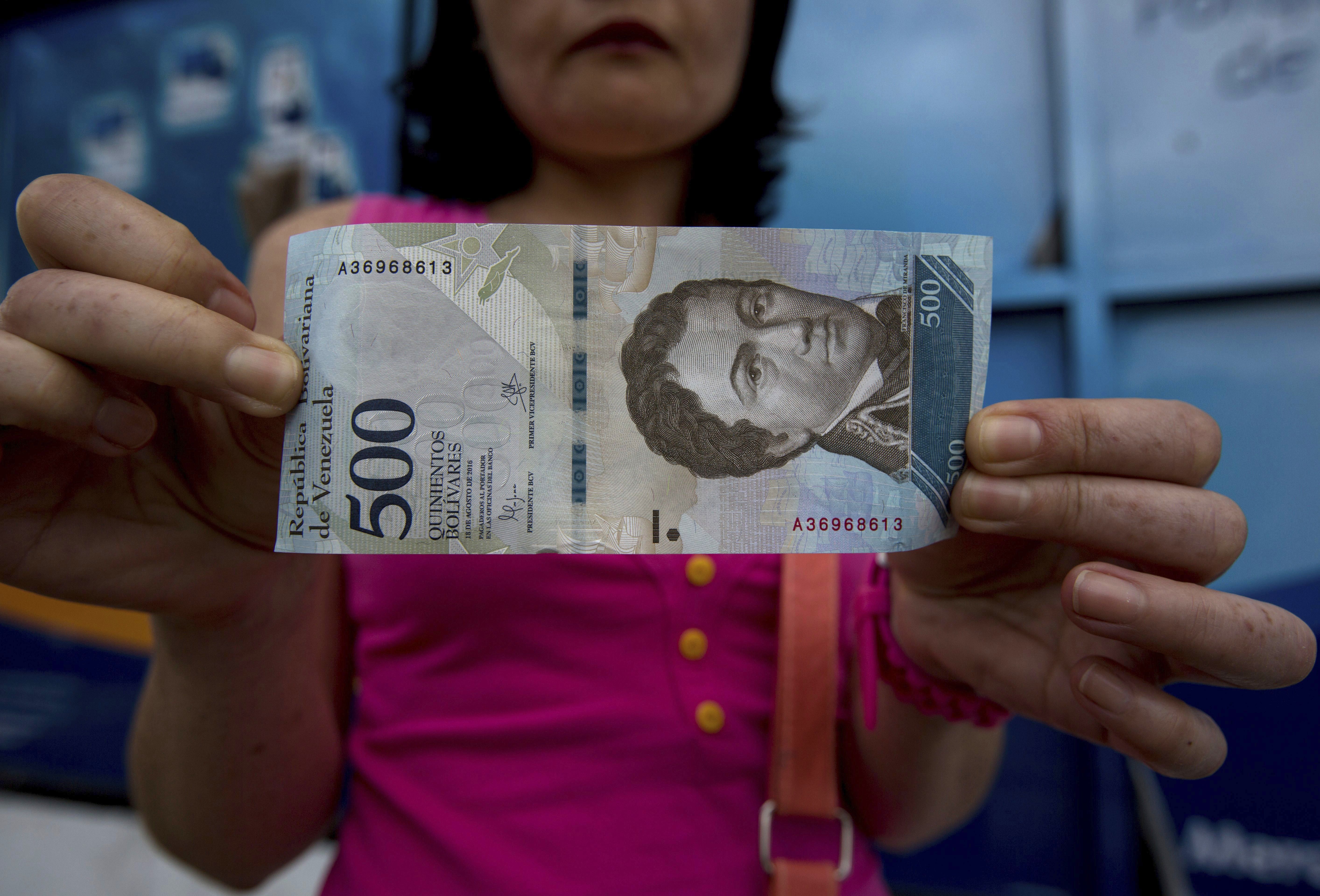 Инфлацията във Венецуела удари 2600%
