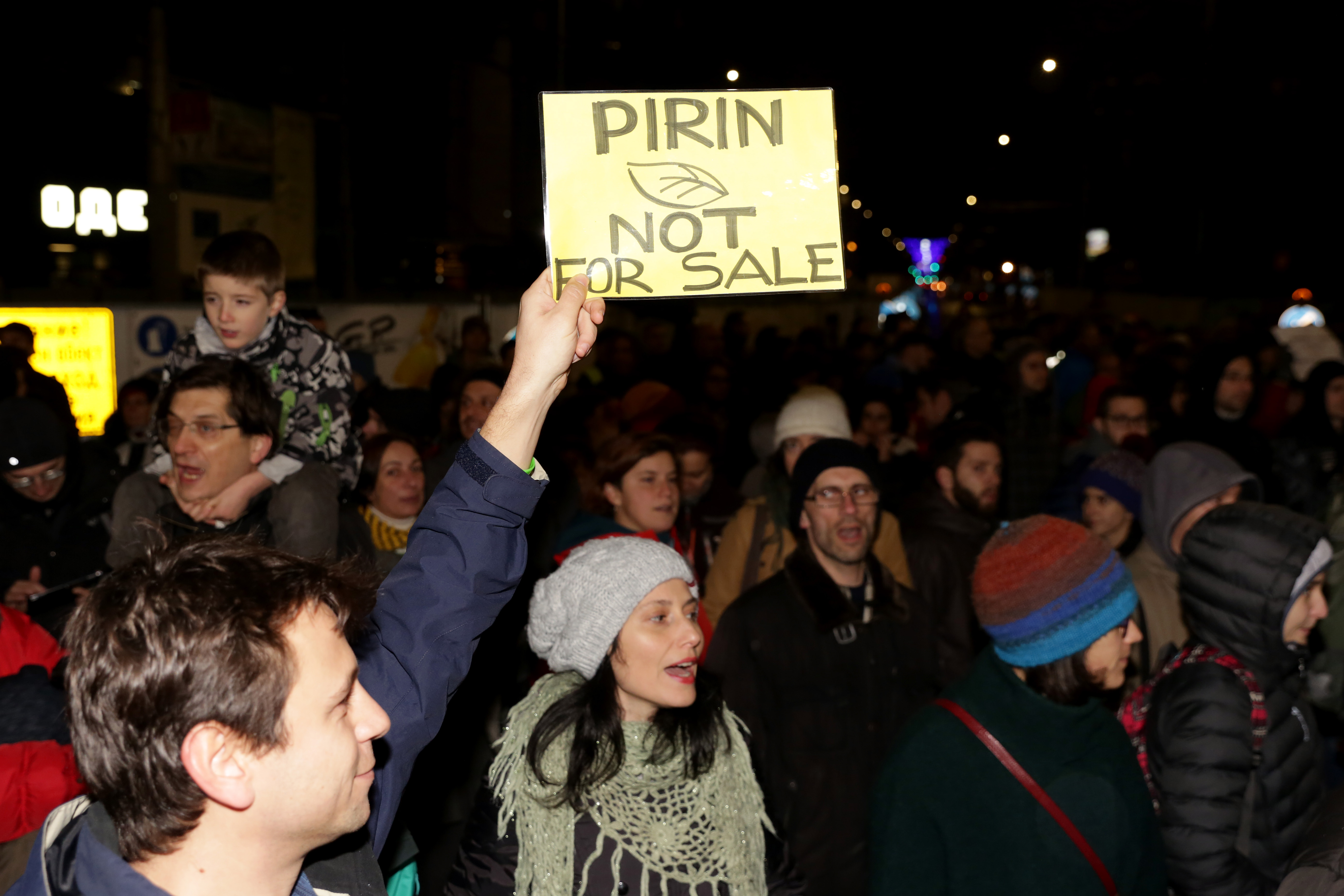 Протест под надслов ”Няма да дадем Пирин на мафията”