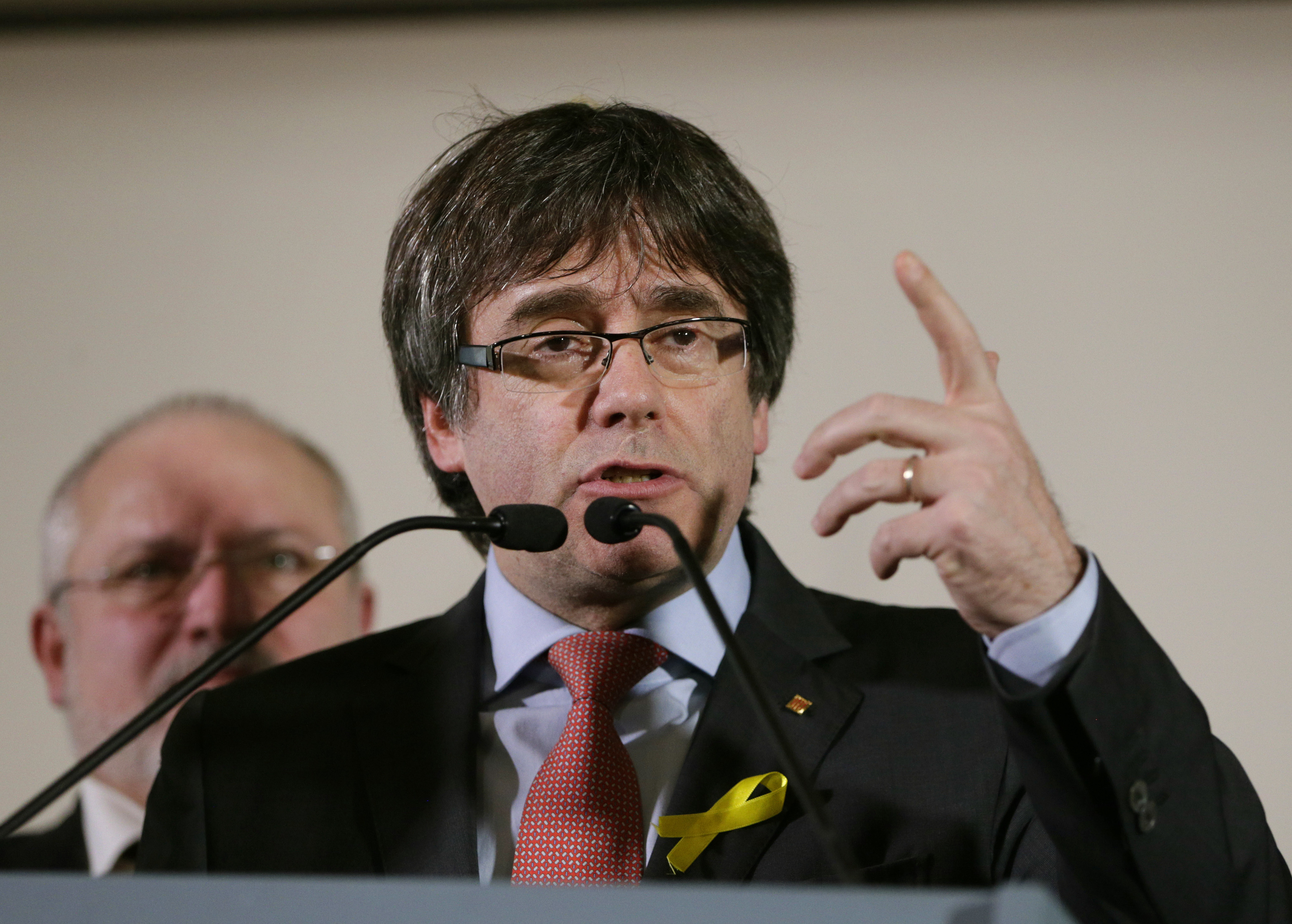 Каталунският парламент сезира Страсбург заради Пучдемон