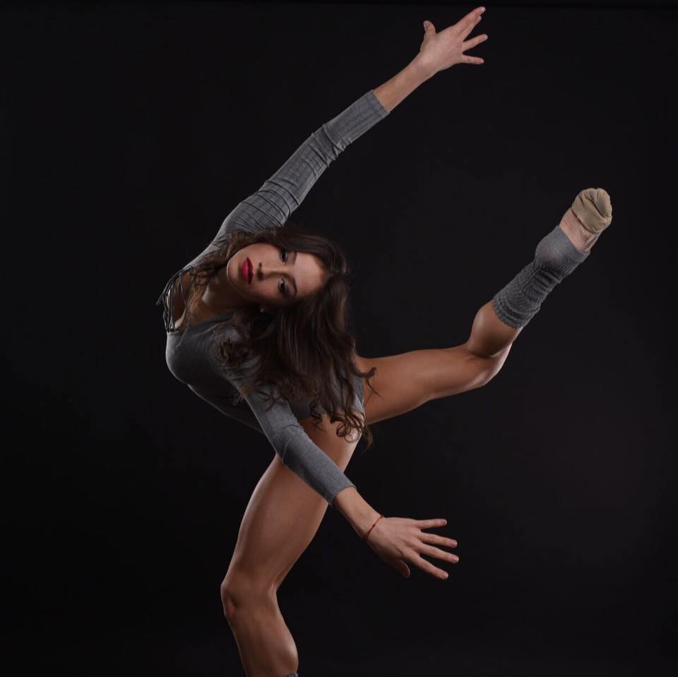 Симона Дянкова в календара на ансамбъла по художествена гимнастика