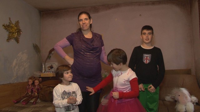 31-годишната Ивелина и децата й живеят с 200 лева на месец