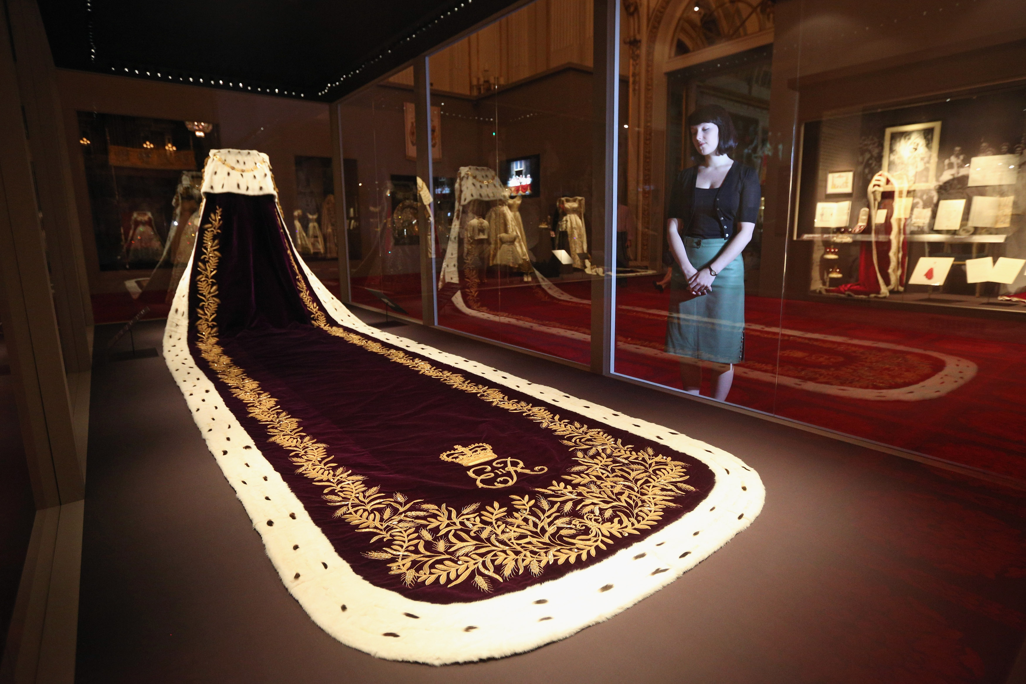 Мантията, която Елизабет II е носила в деня на коронацията си
