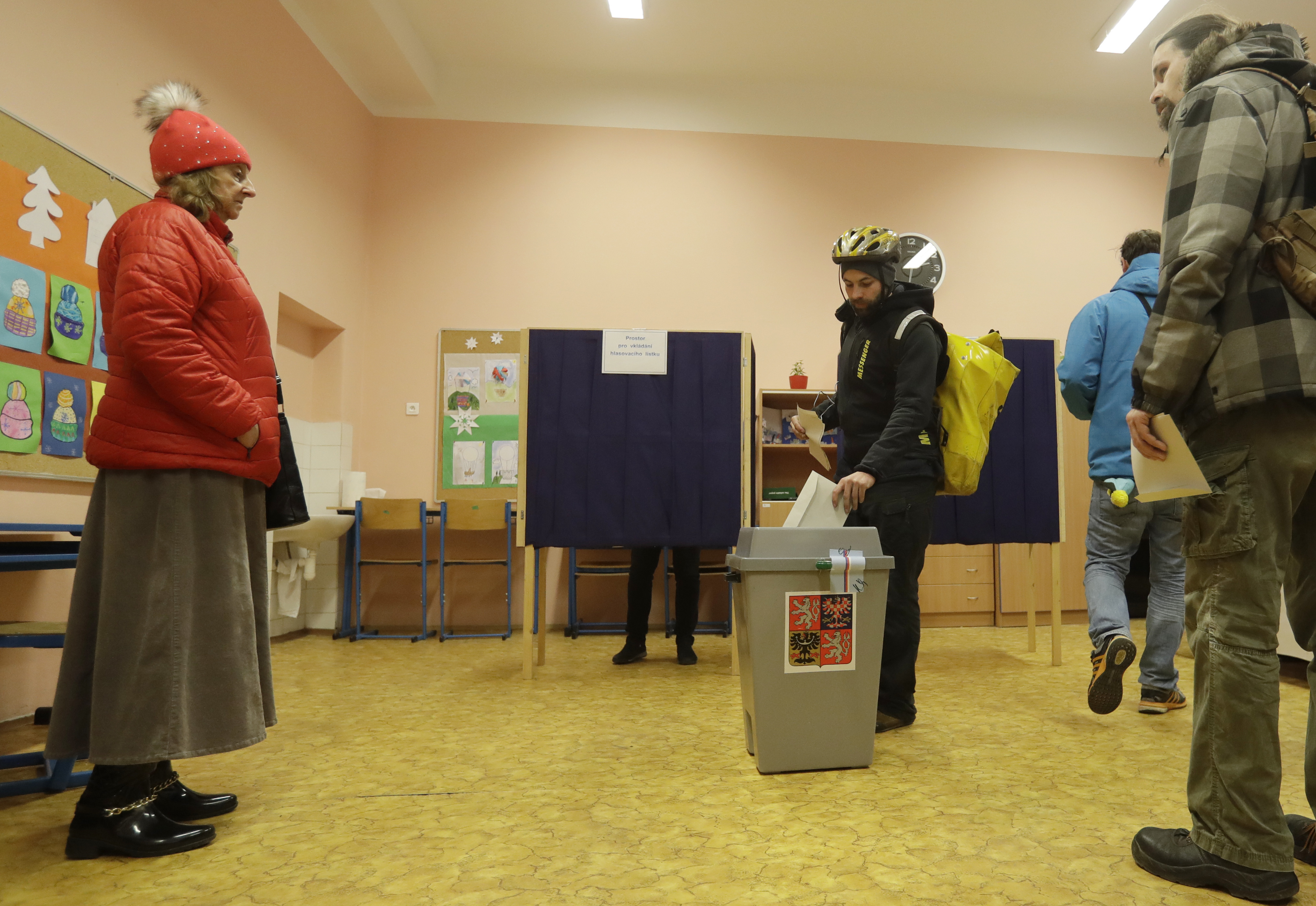 Гласуването за президент на Чехия продълвжава и в събота